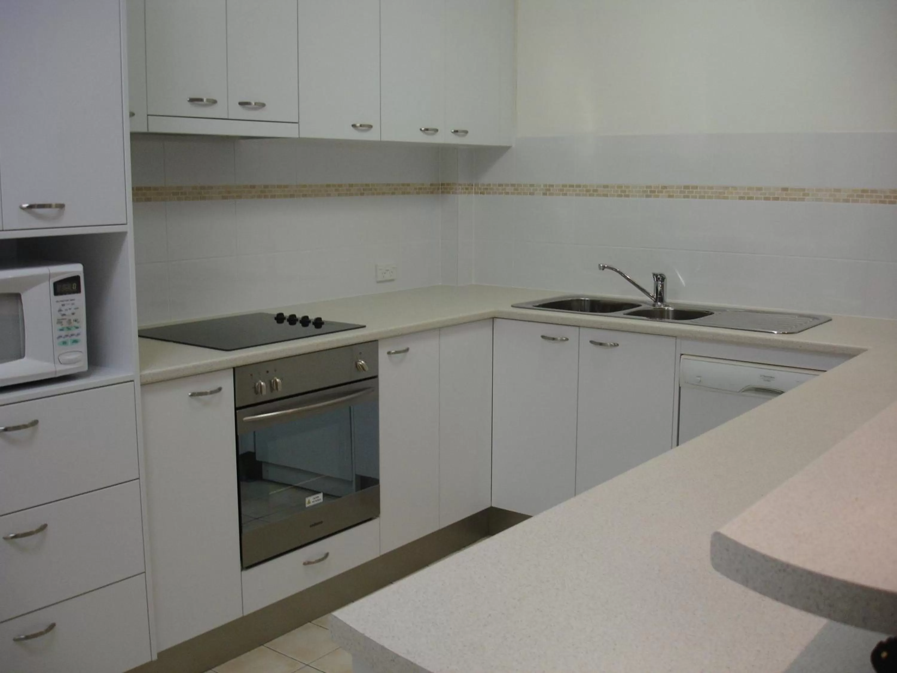 Kitchen or kitchenette in Kirribilli Apartments