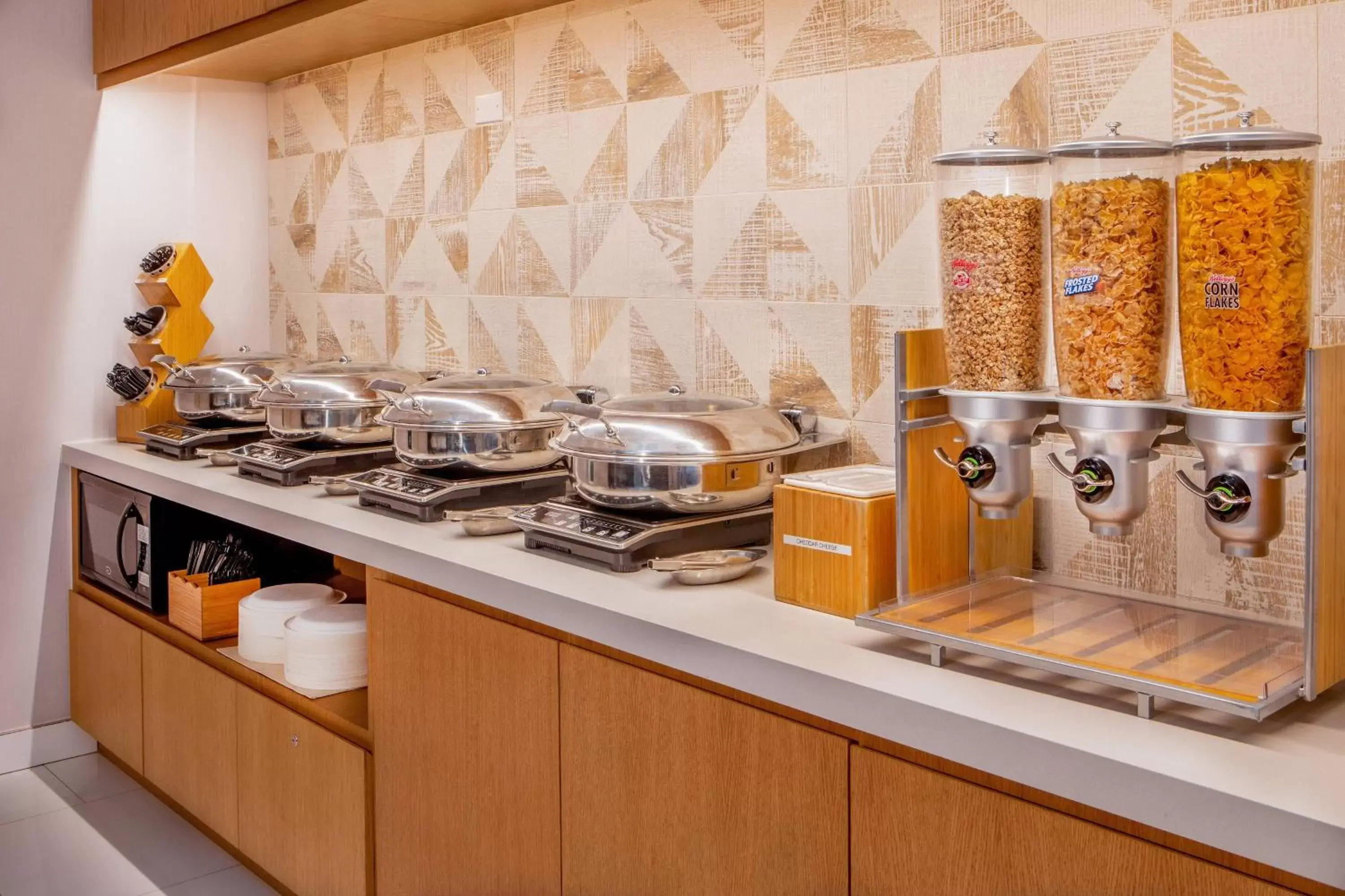 Breakfast, Kitchen/Kitchenette in Fairfield Inn & Suites By Marriott New York Manhattan/Times Square
