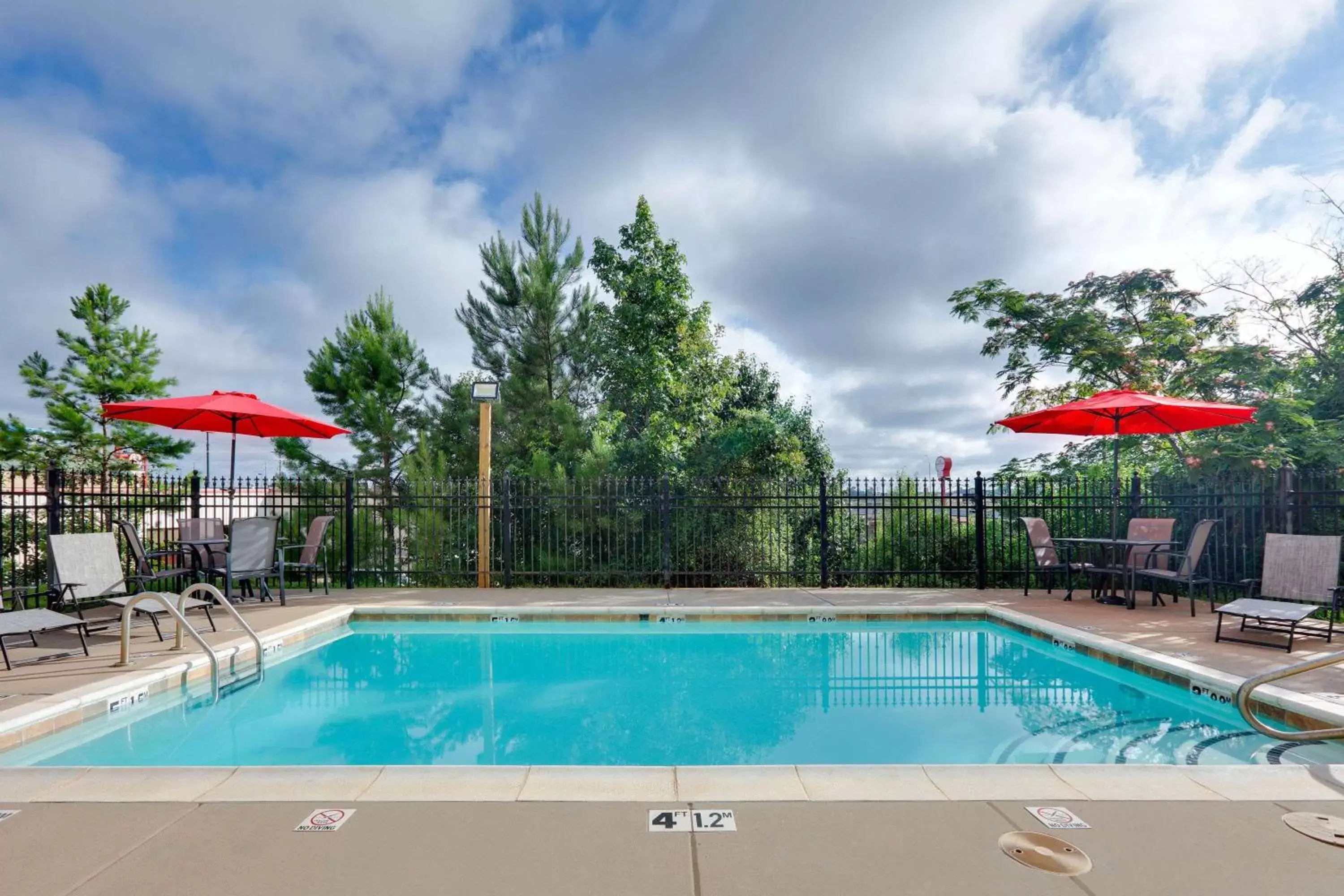 Patio, Swimming Pool in Hawthorn Suites by Wyndham Longview