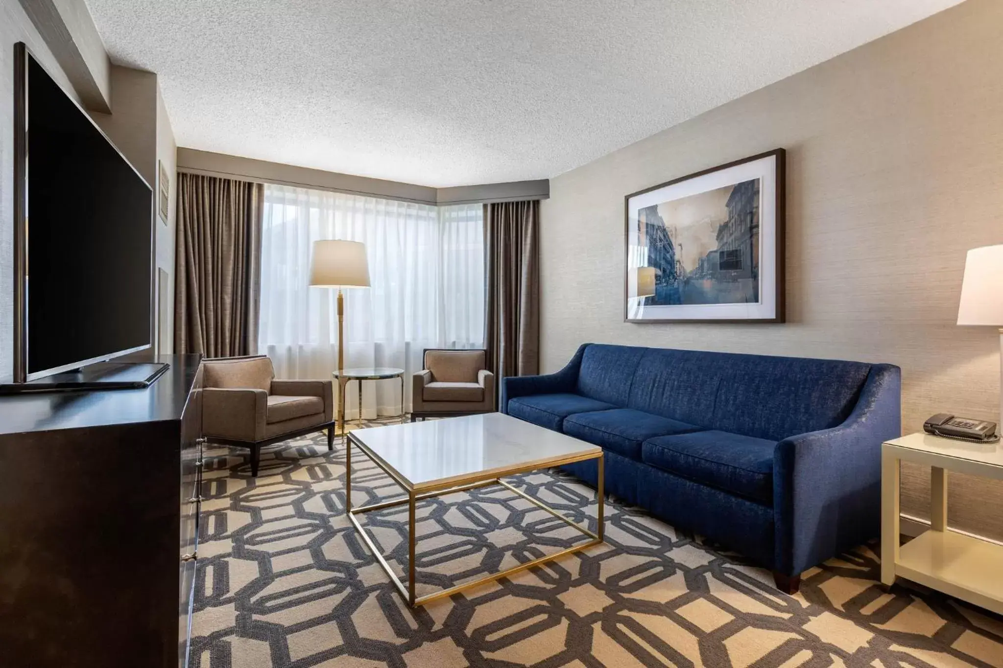 Living room, Seating Area in Omni Richmond Hotel