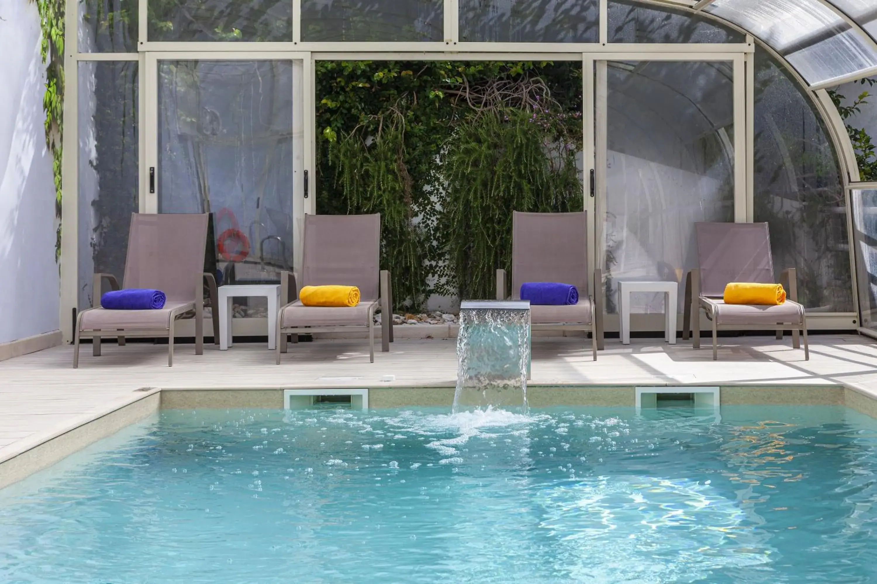 Swimming pool in Boutique Hotel Casa do Outeiro - Arts & Crafts Swimming pool in Boutique Hotel Casa do Outeiro - Arts & Crafts