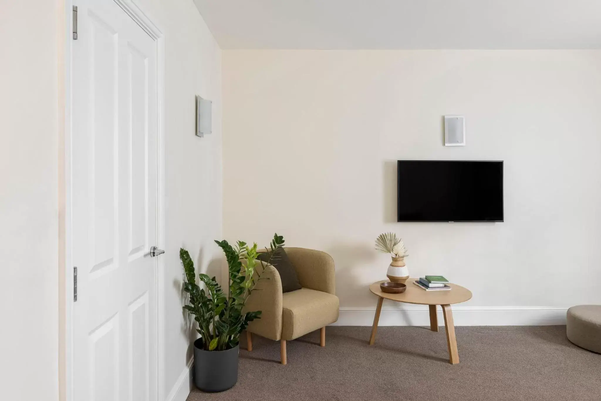 Living room, TV/Entertainment Center in SACO Bristol West India House