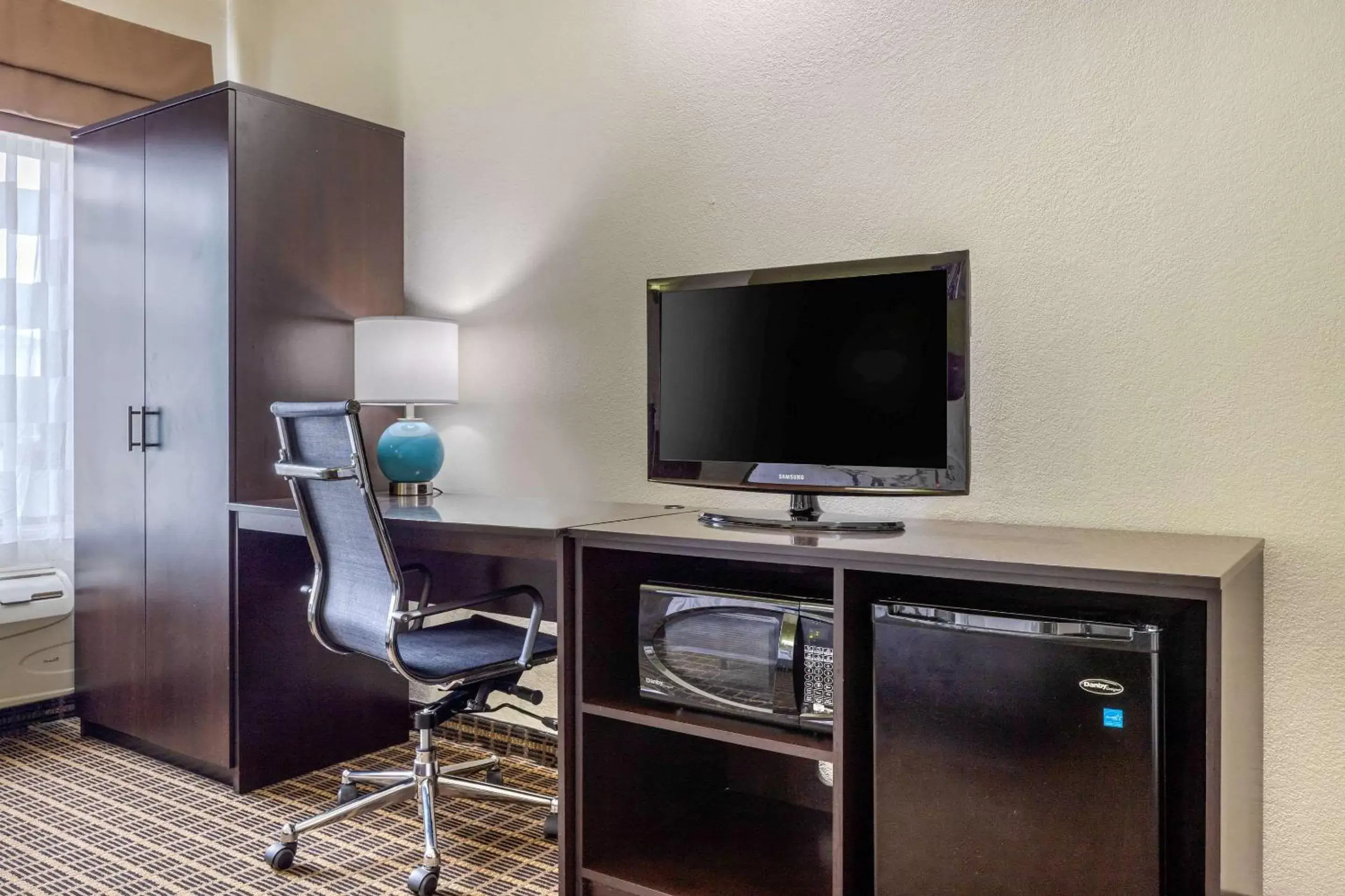 Photo of the whole room, TV/Entertainment Center in Sleep Inn Orangeburg