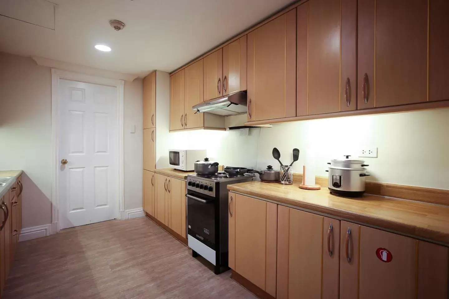 Kitchen or kitchenette, Kitchen/Kitchenette in Infinity Tower Suites