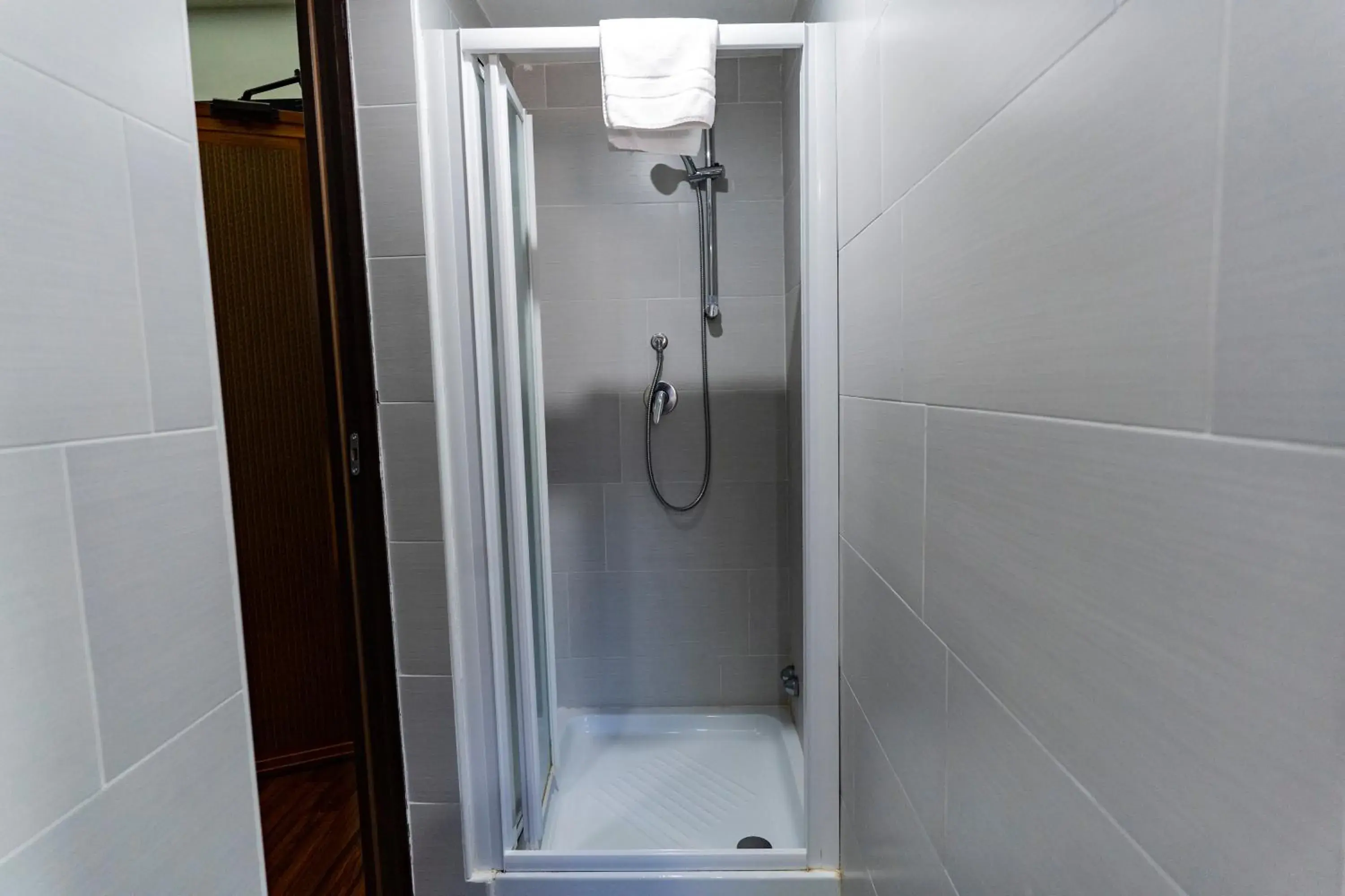 Shower, Bathroom in Grand hotel irpinia & SPA