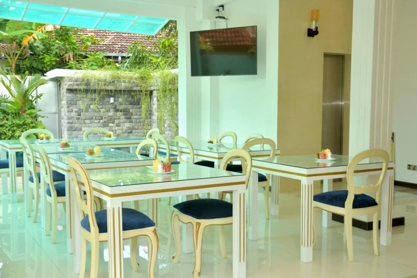 Restaurant/places to eat in Negombo New Queen's Palace