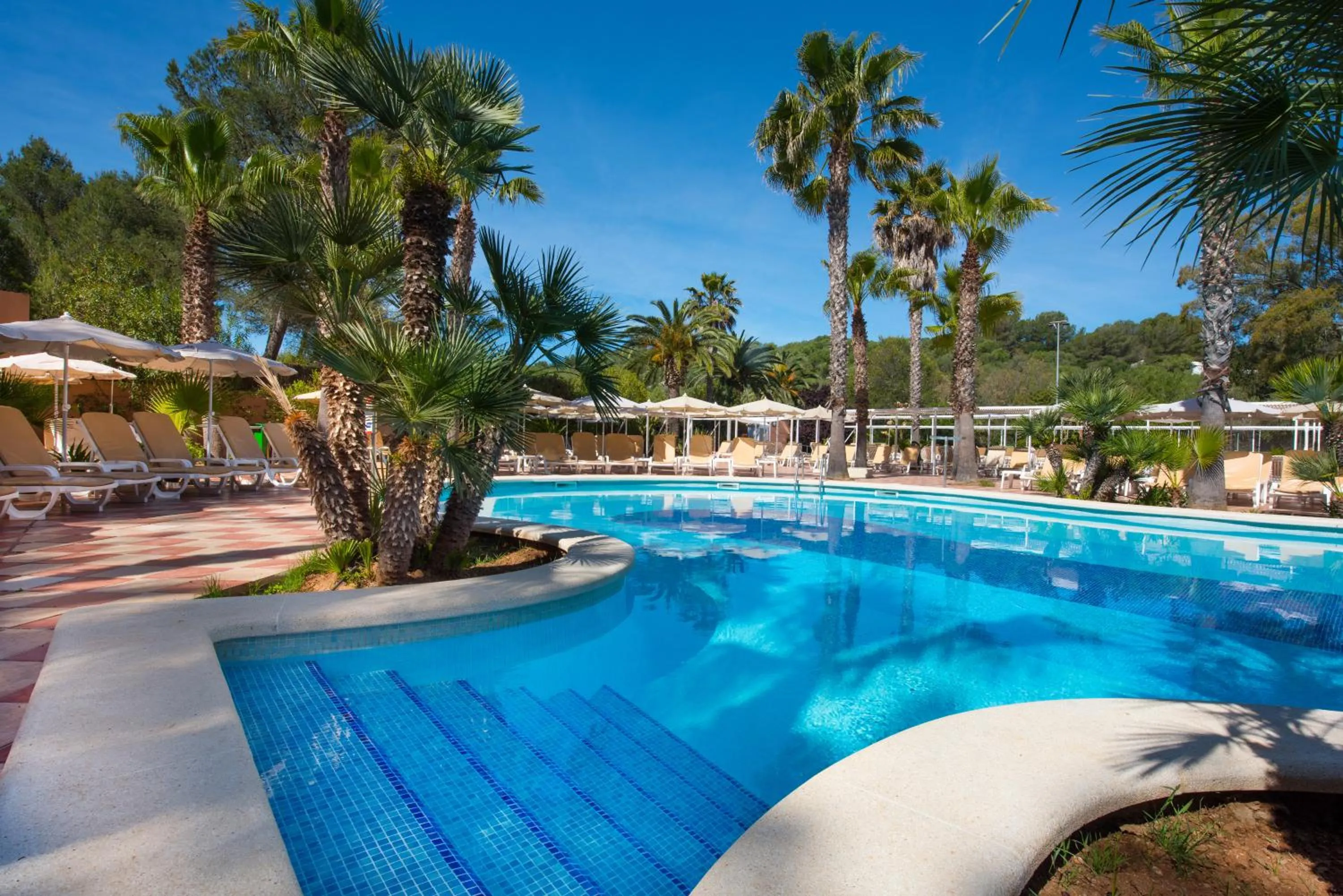 Swimming pool in Hotel Cala Romántica