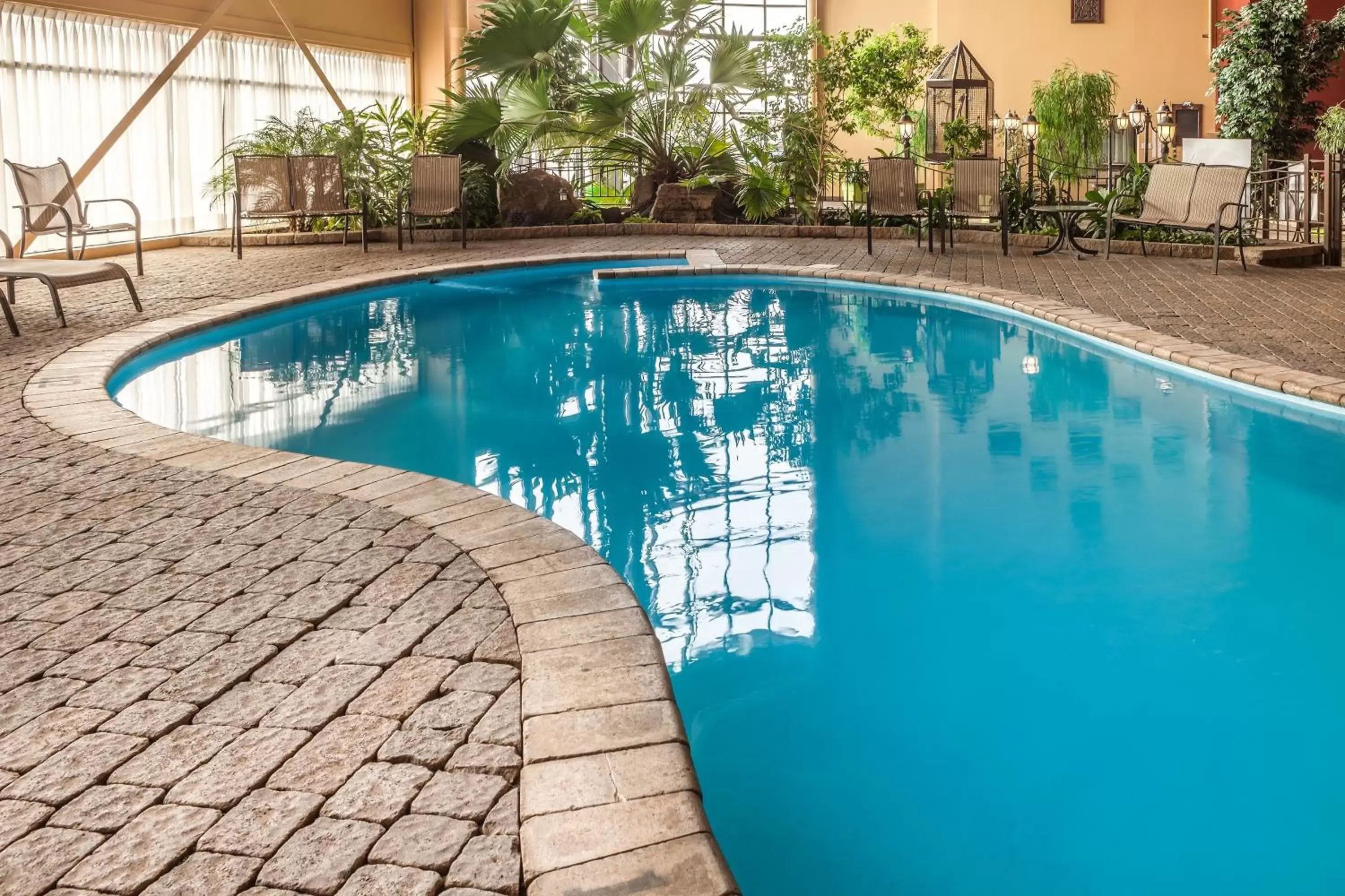 Swimming Pool in Hotel Ambassadeur et Suites