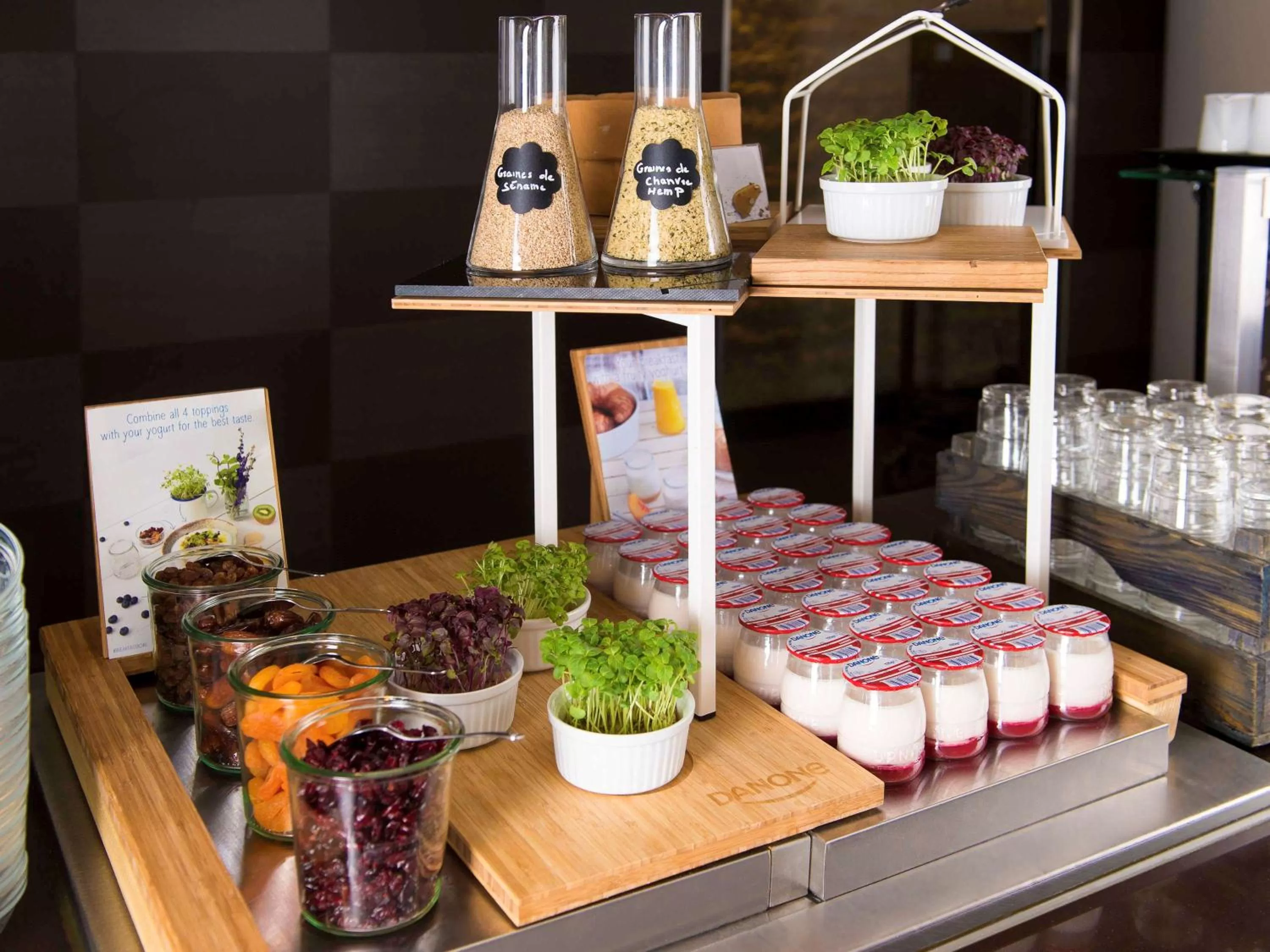 Restaurant/places to eat in The Novotel Toronto Centre