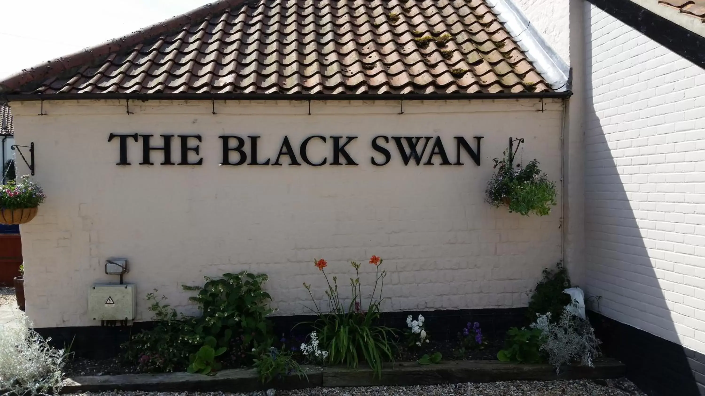 Facade/entrance in The Black Swan Inn