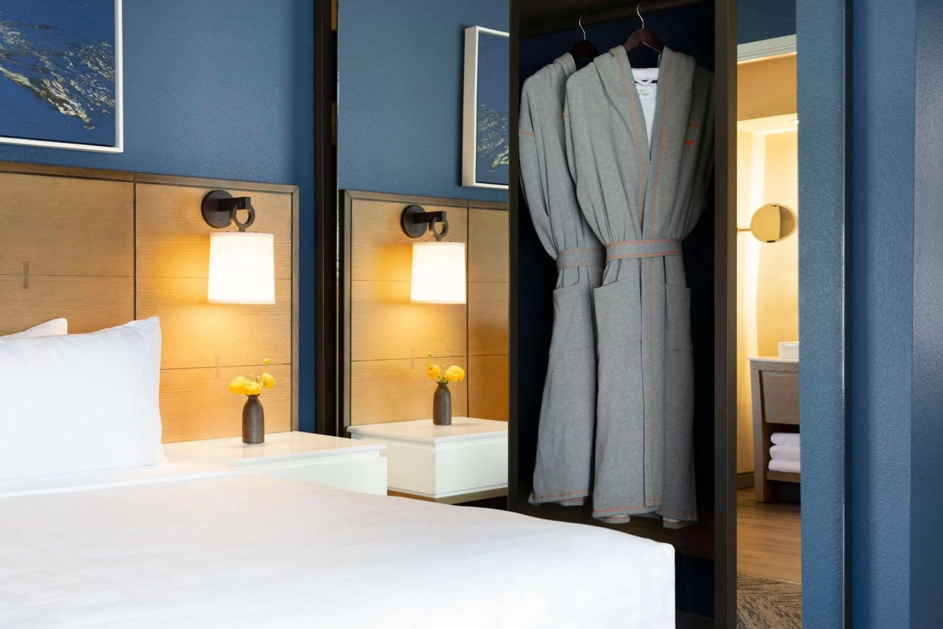 Photo of the whole room, Bed in Hyatt Centric Santa Clara Silicon Valley