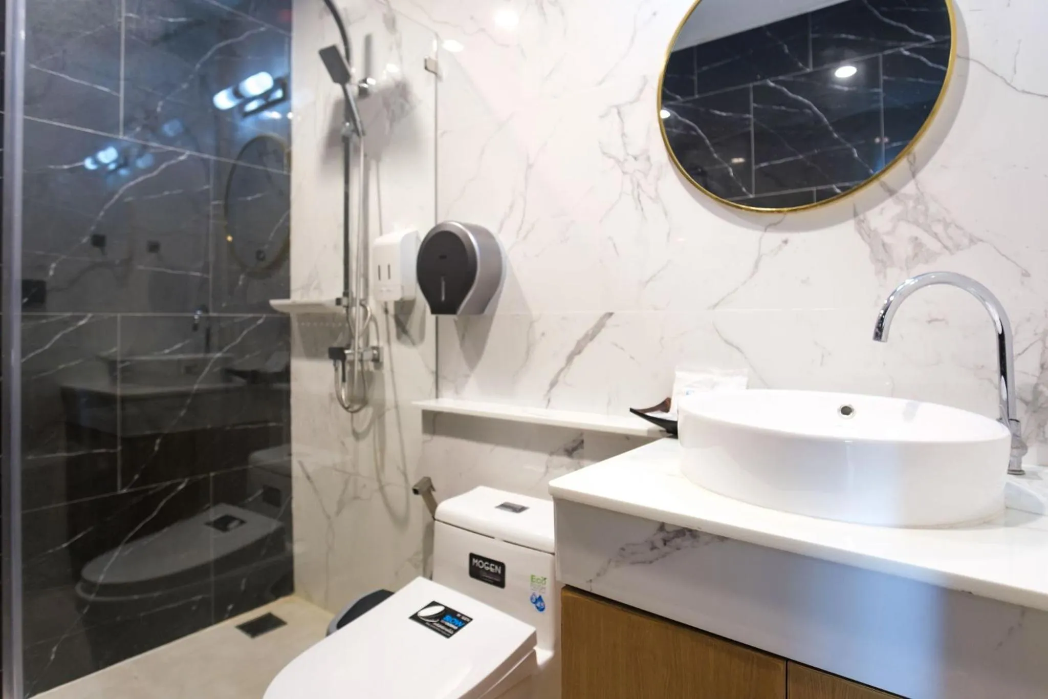 Shower in Cliff Lanta Suite-Koh Lanta Krabi