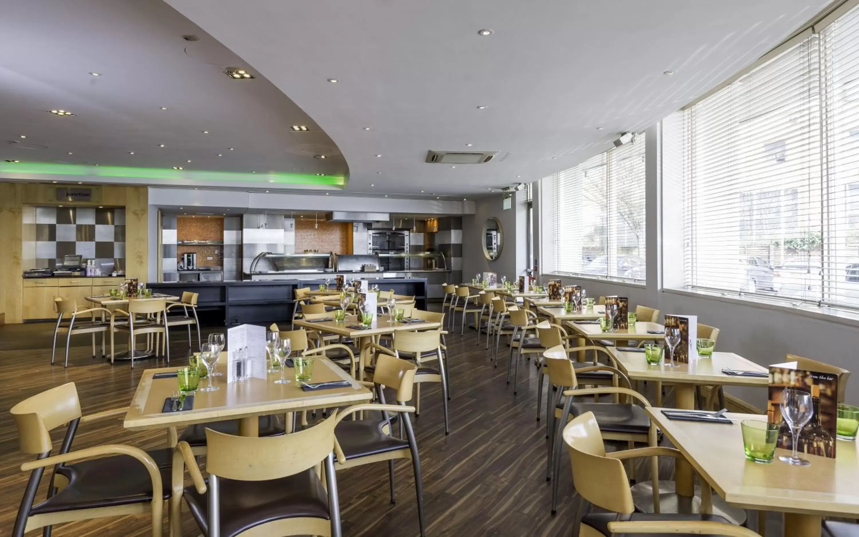 Restaurant/Places to Eat in Best Western London Heathrow Ariel Hotel