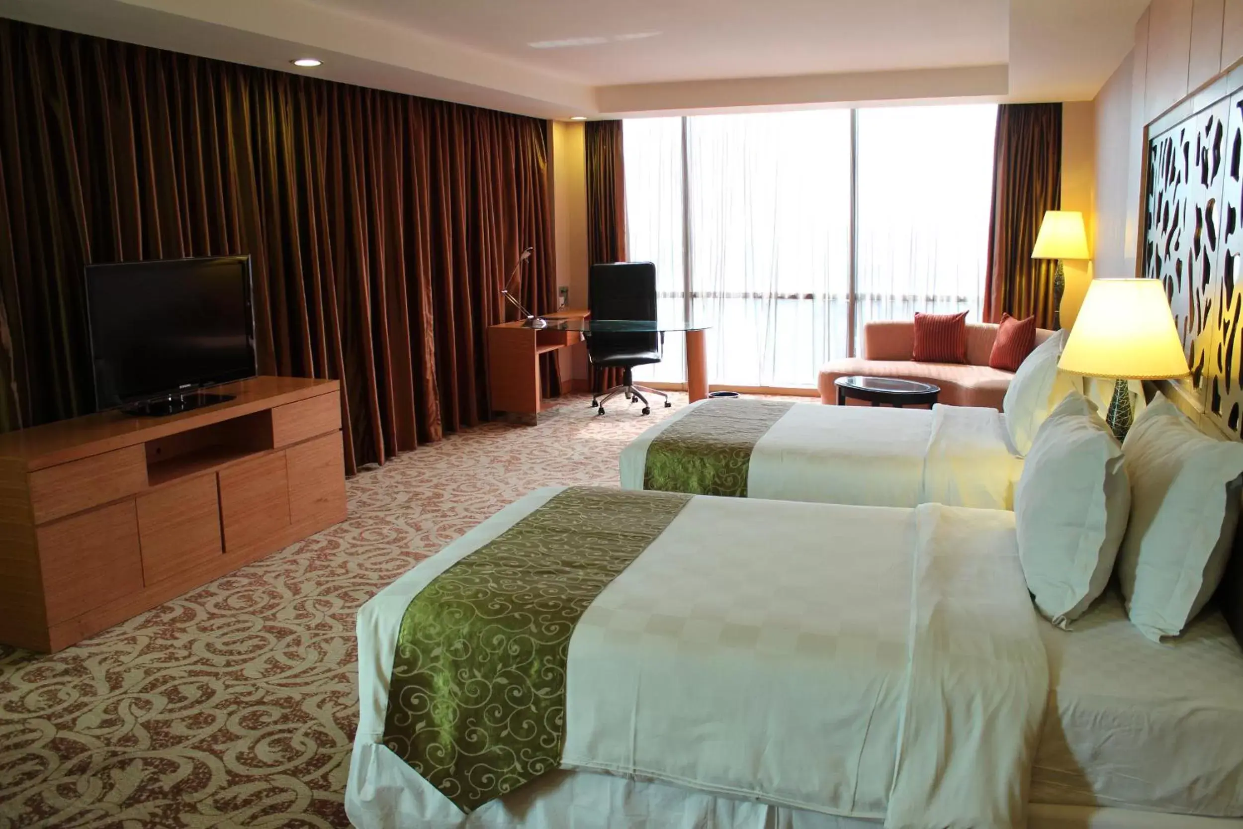 Photo of the whole room, Bed in Wyndham Surabaya