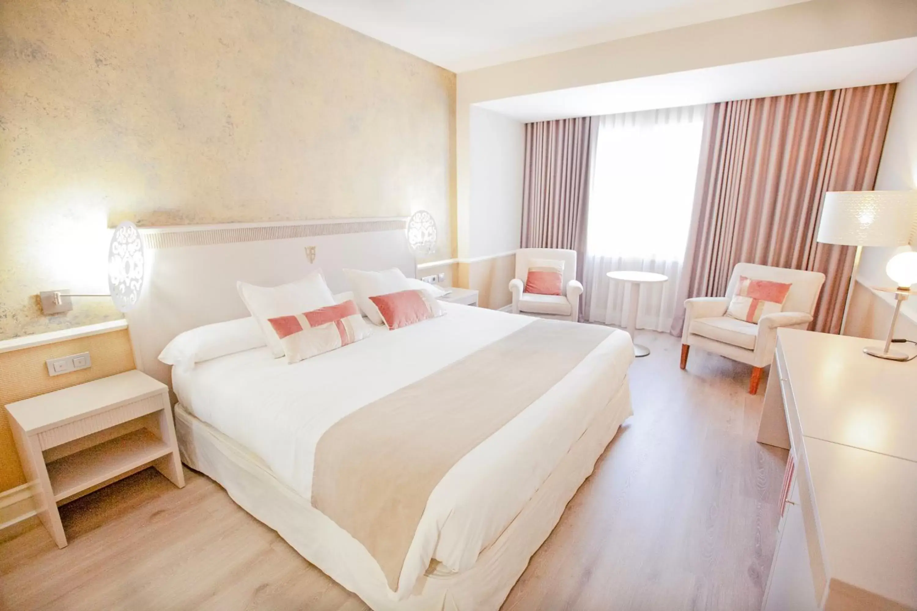 Superior Queen Room in Hotel Alfonso VIII Superior Queen Room in Hotel Alfonso VIII