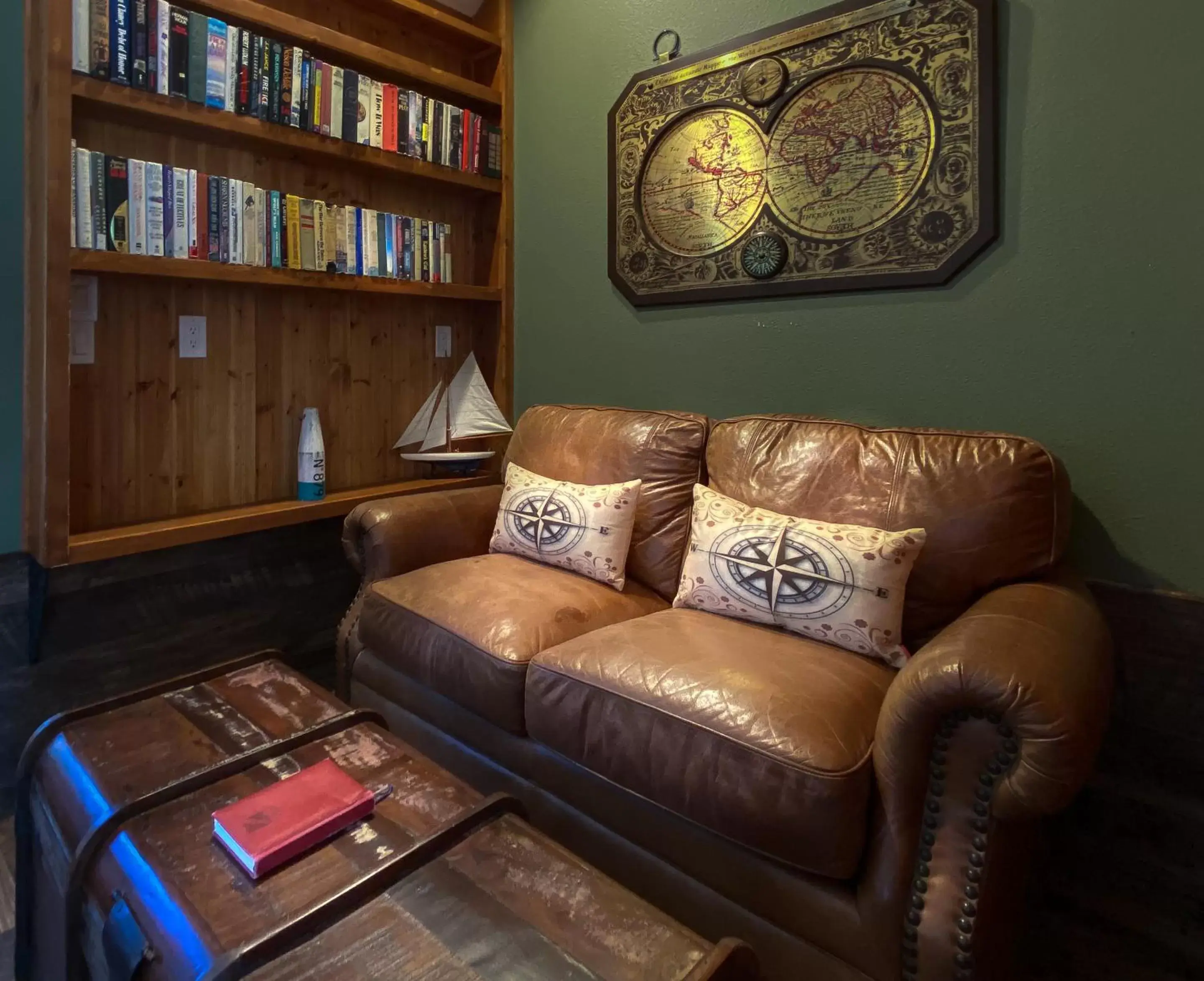 Seating Area in Romantic RiverSong Inn