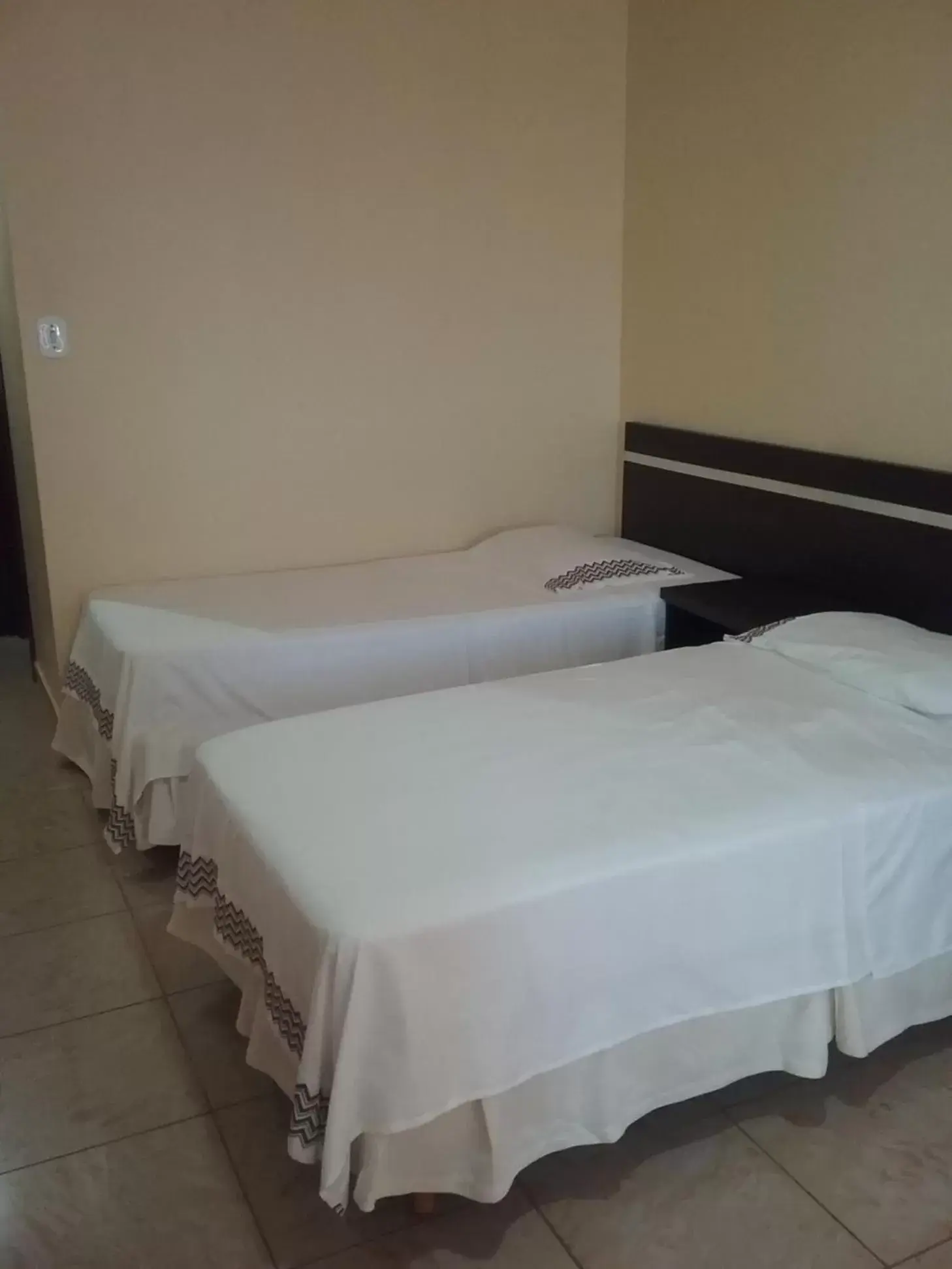 Bed in Hotel Saint Paul 01 Flat Bed in Hotel Saint Paul 01 Flat