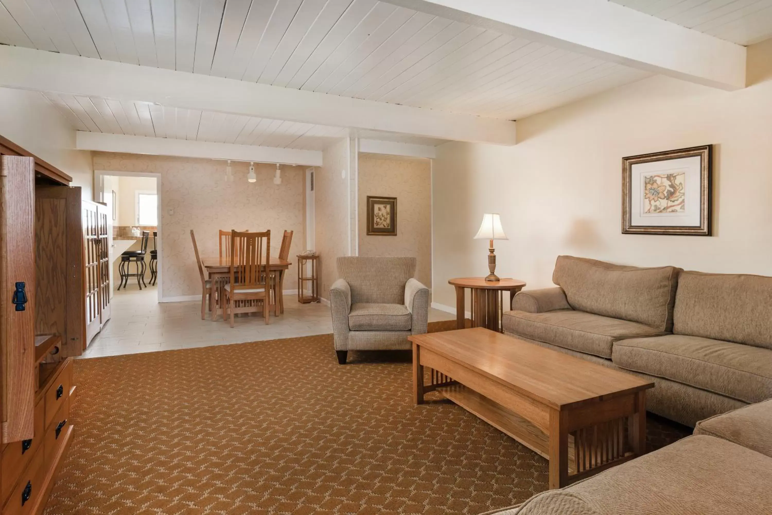 Living room, Seating Area in Best Western Plus Santa Barbara