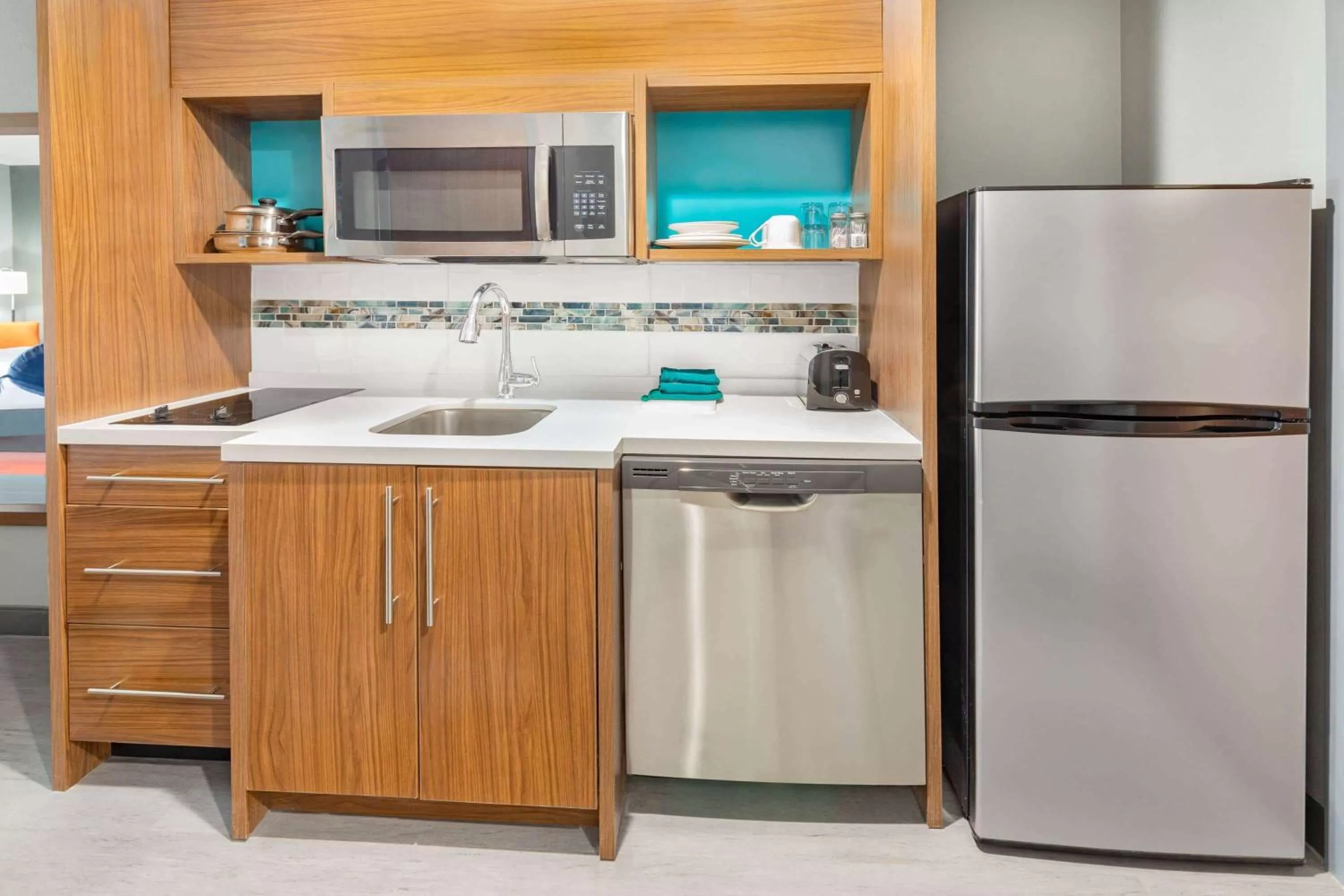 Kitchen or kitchenette in La Quinta Inn & Suites by Wyndham Fort Stockton Northeast