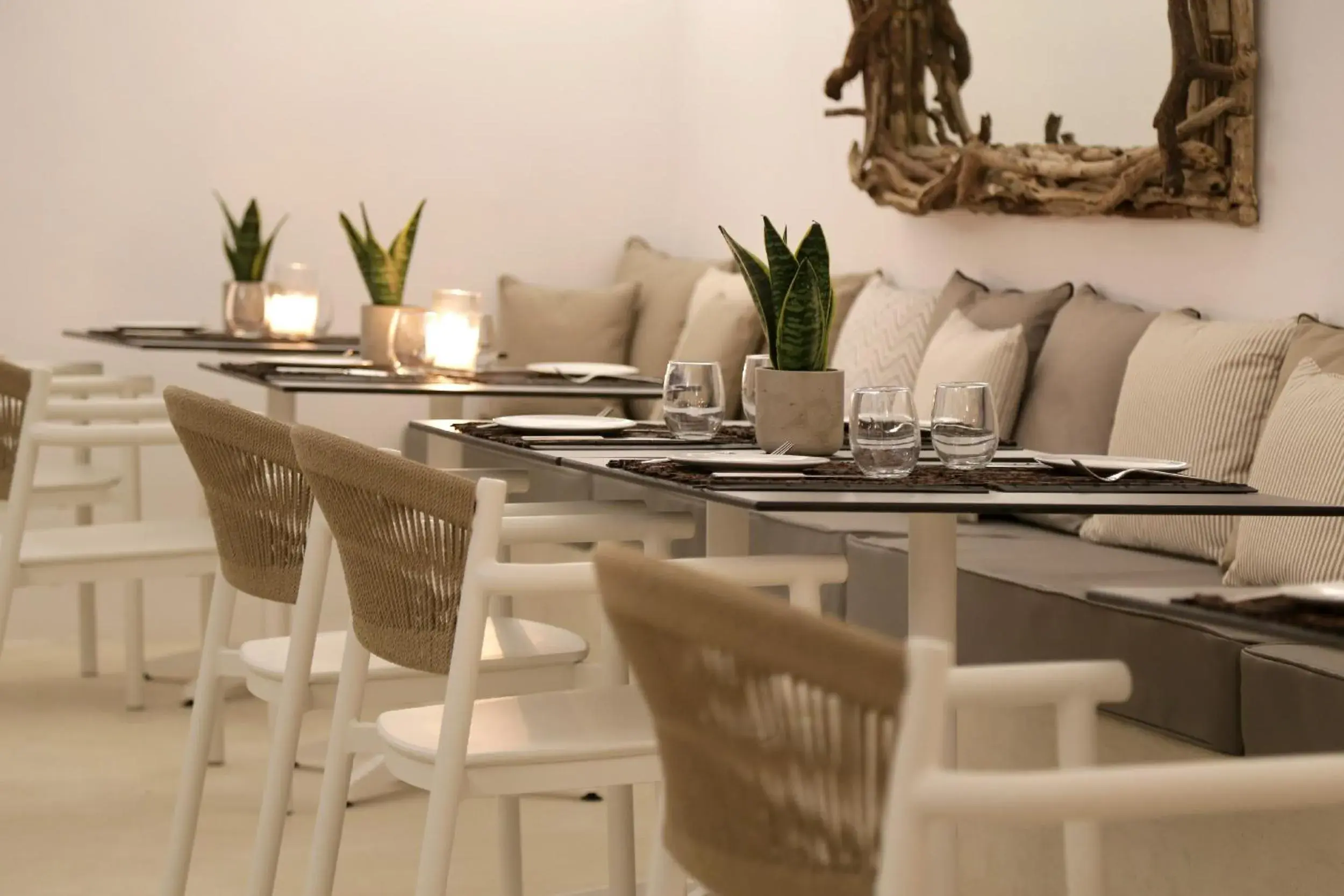 Lounge or bar, Restaurant/Places to Eat in Livin Mykonos Hotel