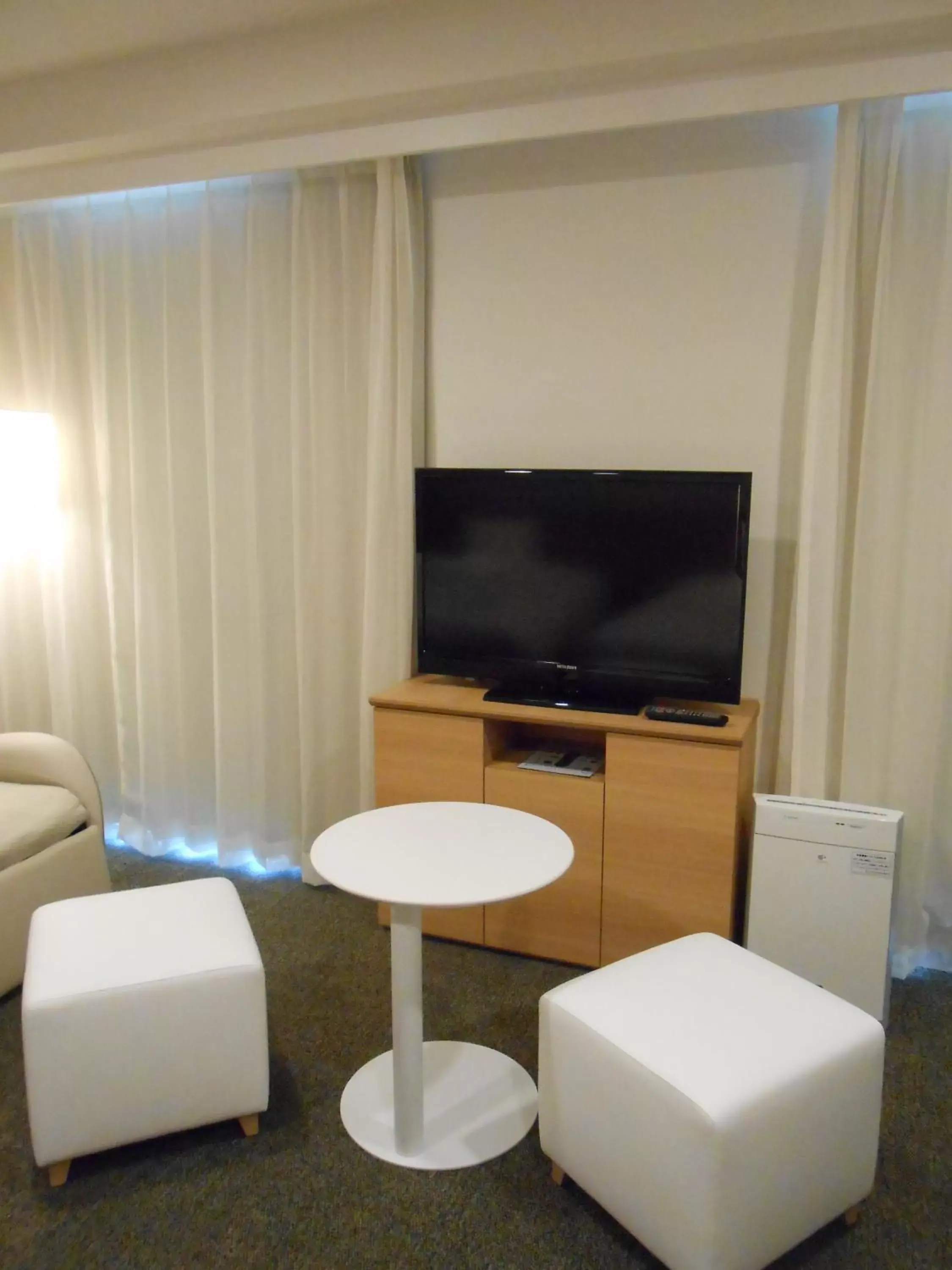 Photo of the whole room, TV/Entertainment Center in Daiwa Roynet Hotel Numazu