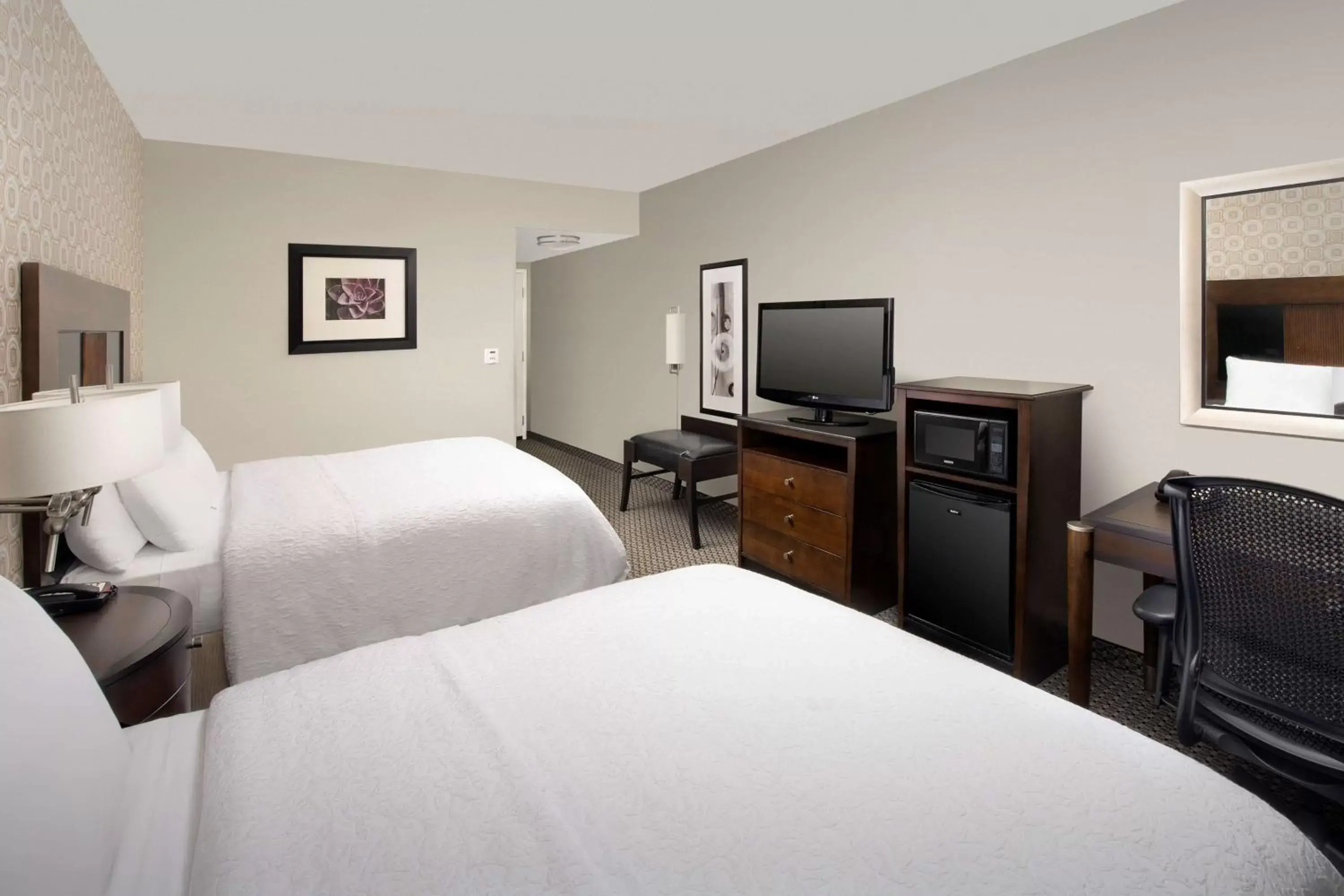 Bed in Hampton Inn & Suites Athens/Interstate 65