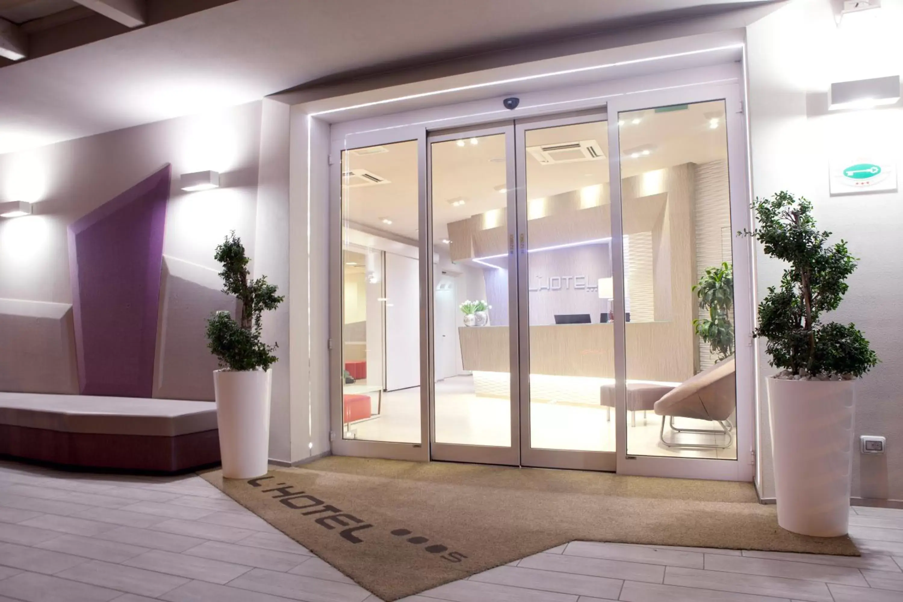 Facade/entrance in L'Hotel Facade/entrance in L'Hotel