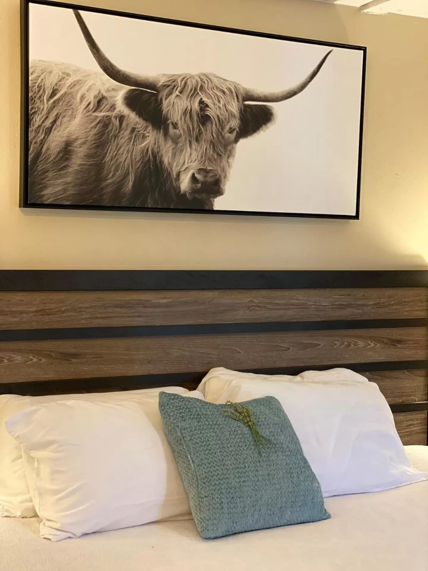 Bed in The Flagstone Boutique Inn & Suites