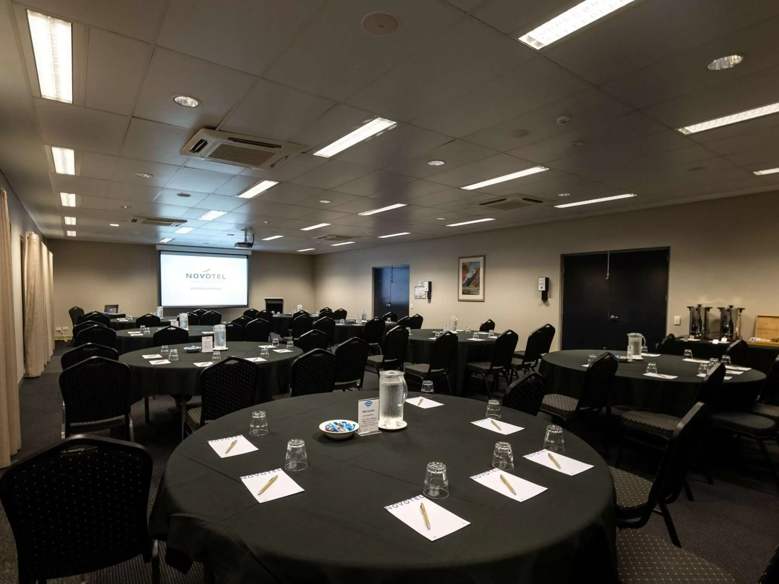 Meeting/conference room in Novotel Darwin Airport