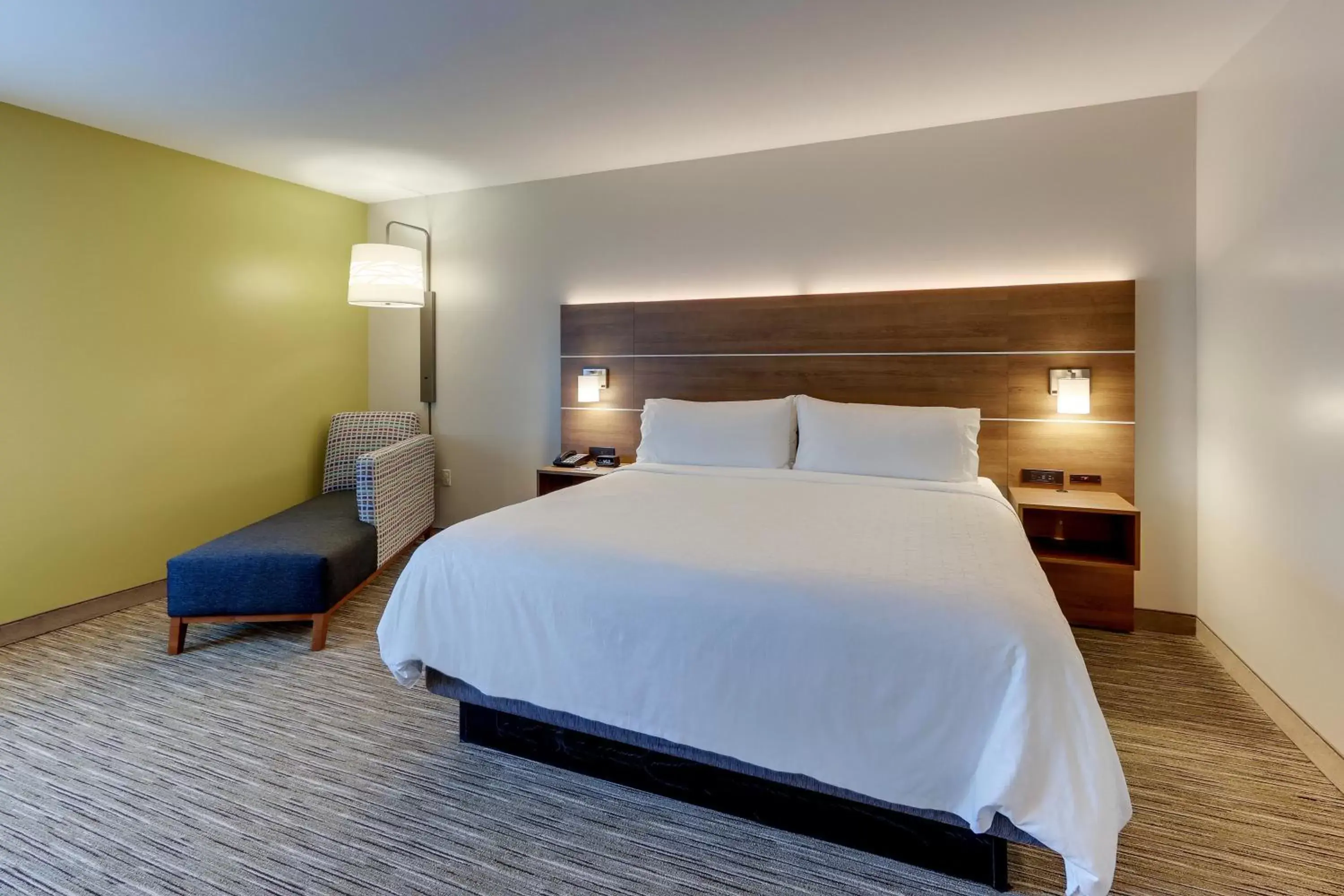 Photo of the whole room, Bed in Holiday Inn Express & Suites - Saugerties - Hudson Valley, an IHG Hotel