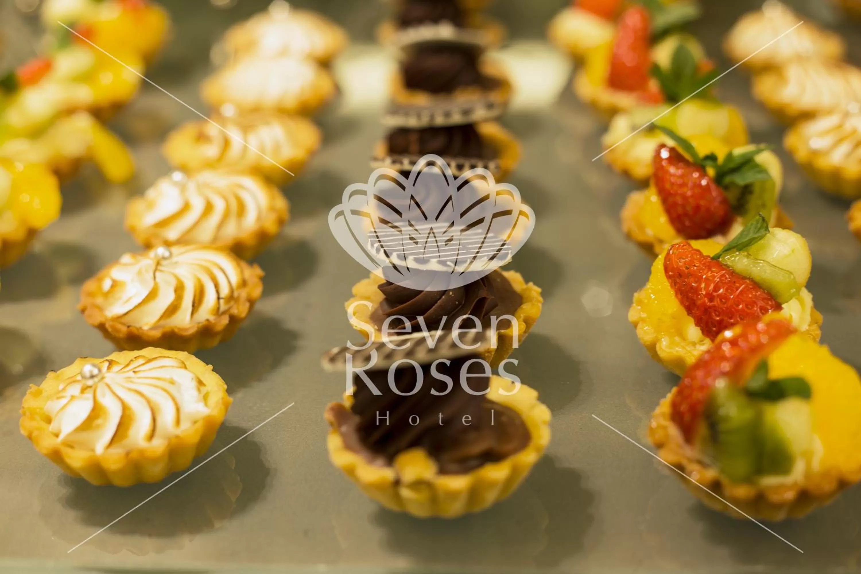 Food and drinks in Seven Roses Hotel