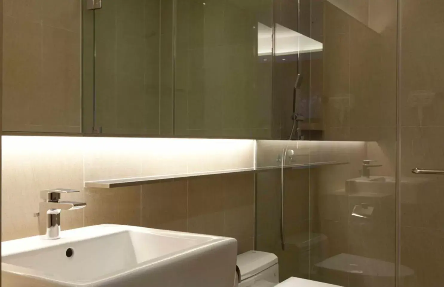 Shower, Bathroom in Days Hotel by Wyndham Seoul Myeongdong