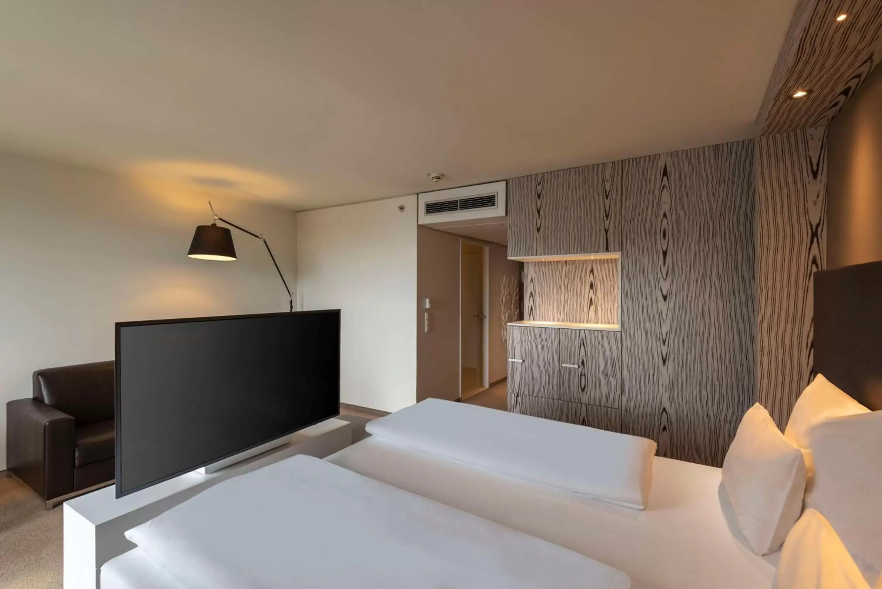 Bed in Doubletree by Hilton Vienna Schonbrunn