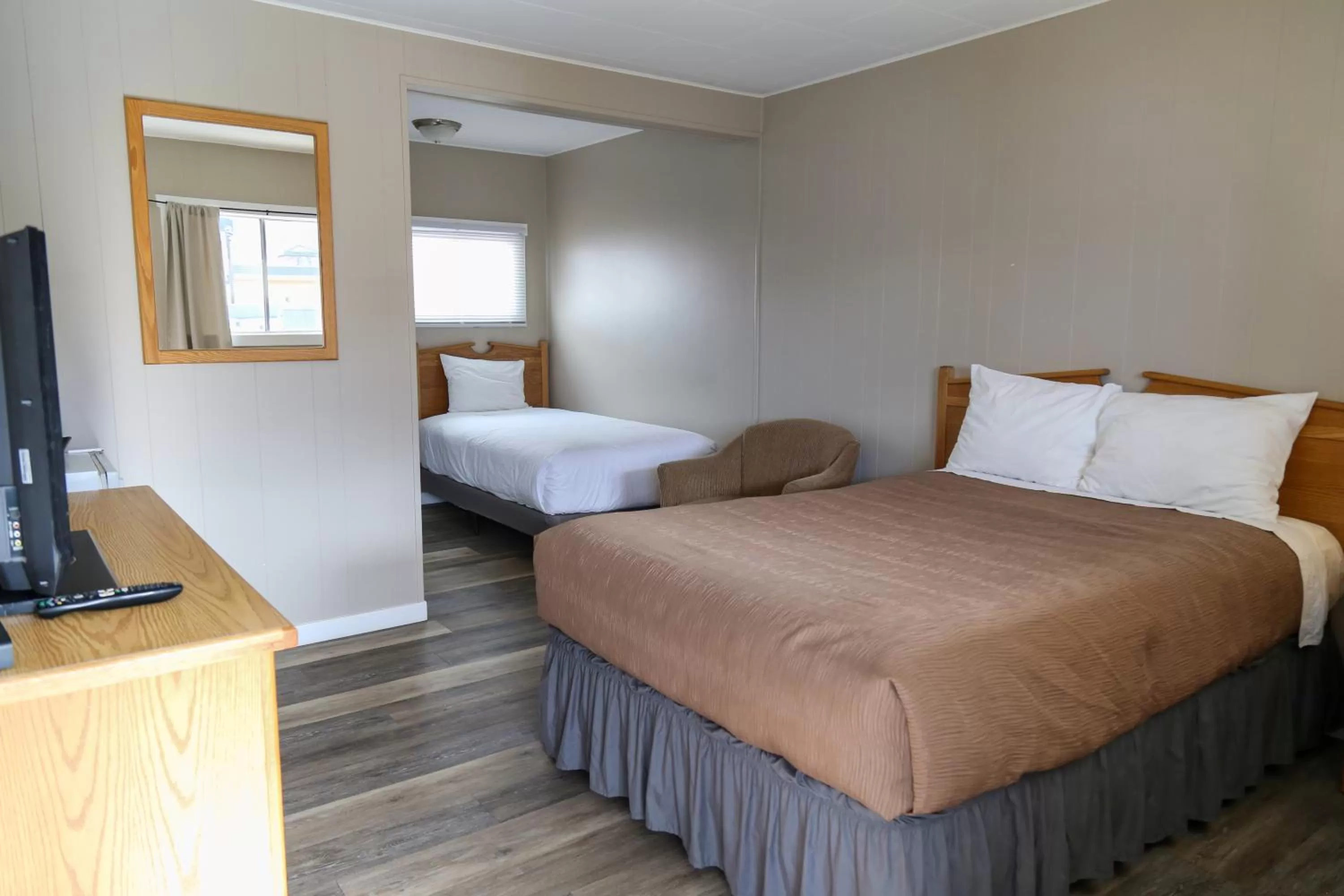 Photo of the whole room, Bed in Richter Pass Beach Resort