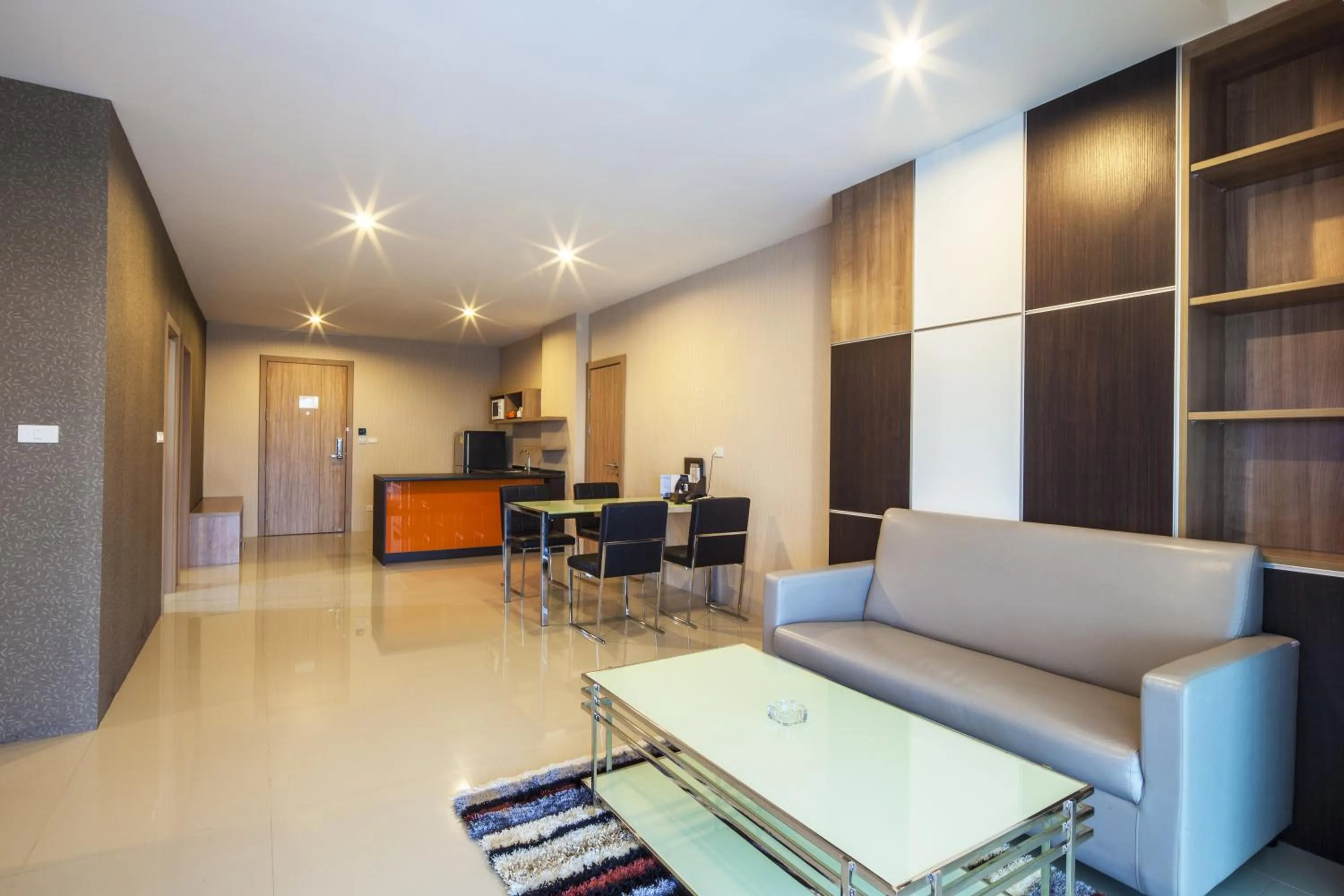 Seating area in Golden City Rayong Hotel