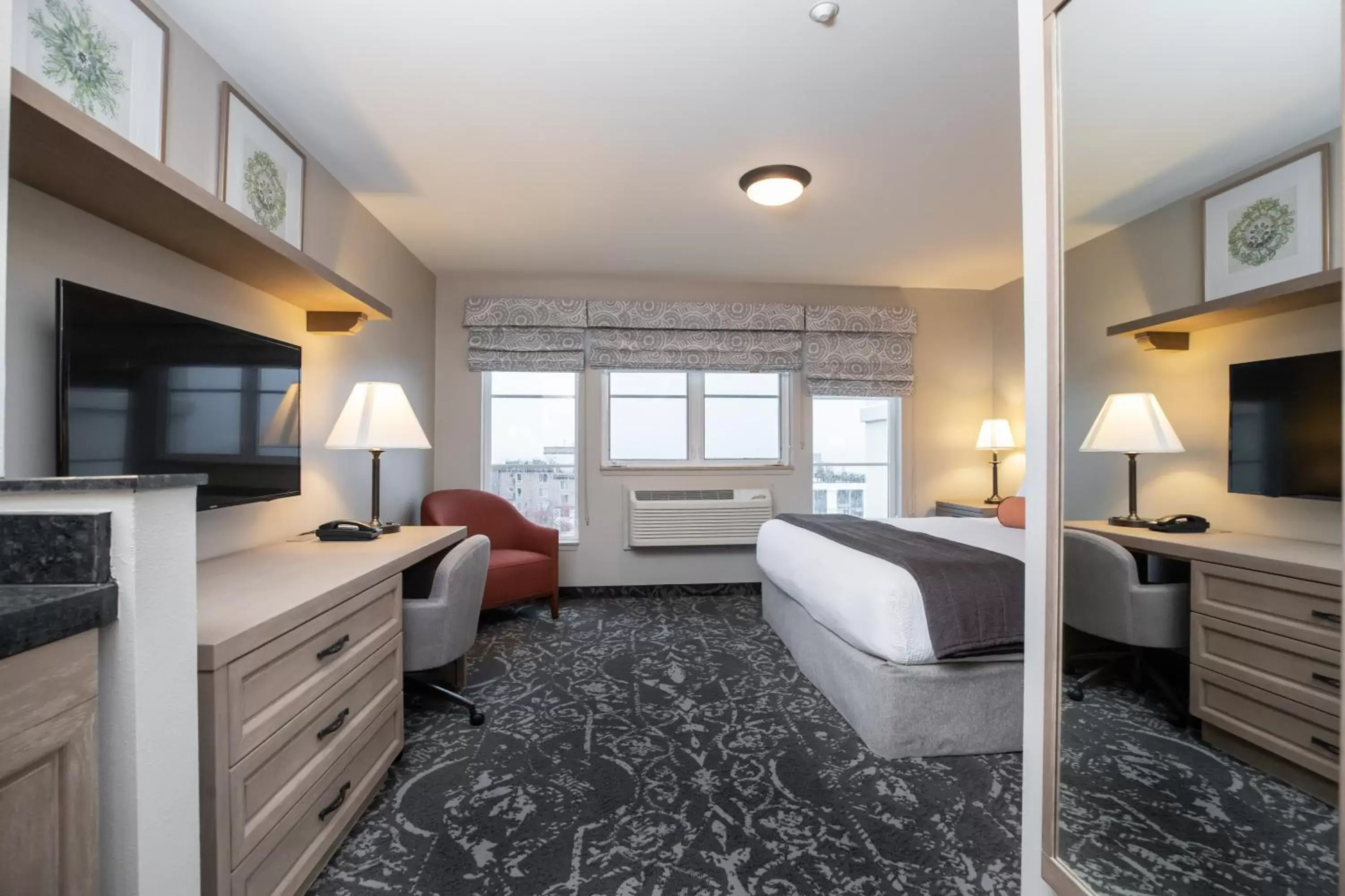 TV and multimedia, Bed in The Mediterranean Inn TV and multimedia, Bed in The Mediterranean Inn