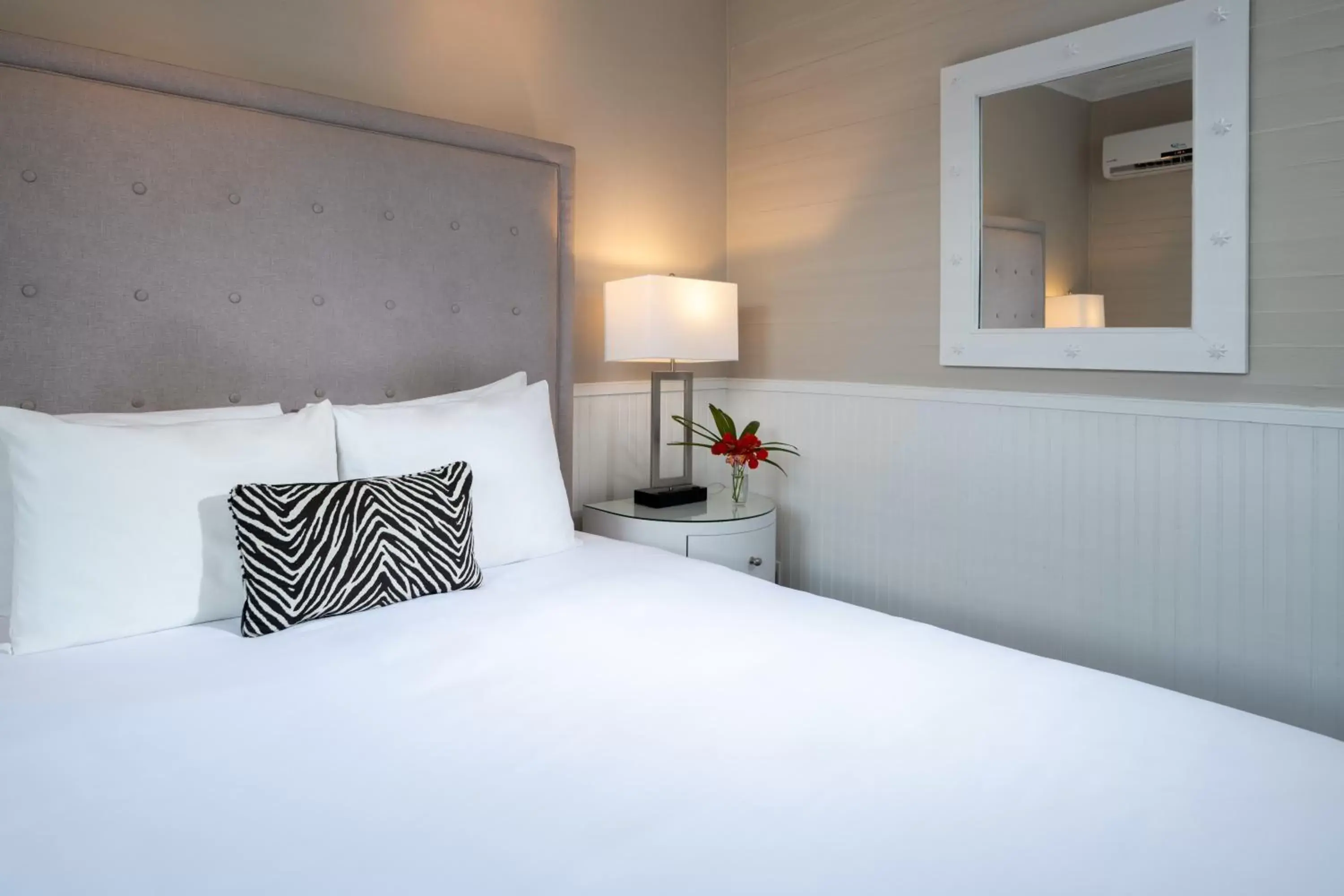 Room 3: Queen Room in Alexander's Gay Lesbian Guesthouse (Adult Only 21+) Room 3: Queen Room in Alexander's Gay Lesbian Guesthouse (Adult Only 21+)