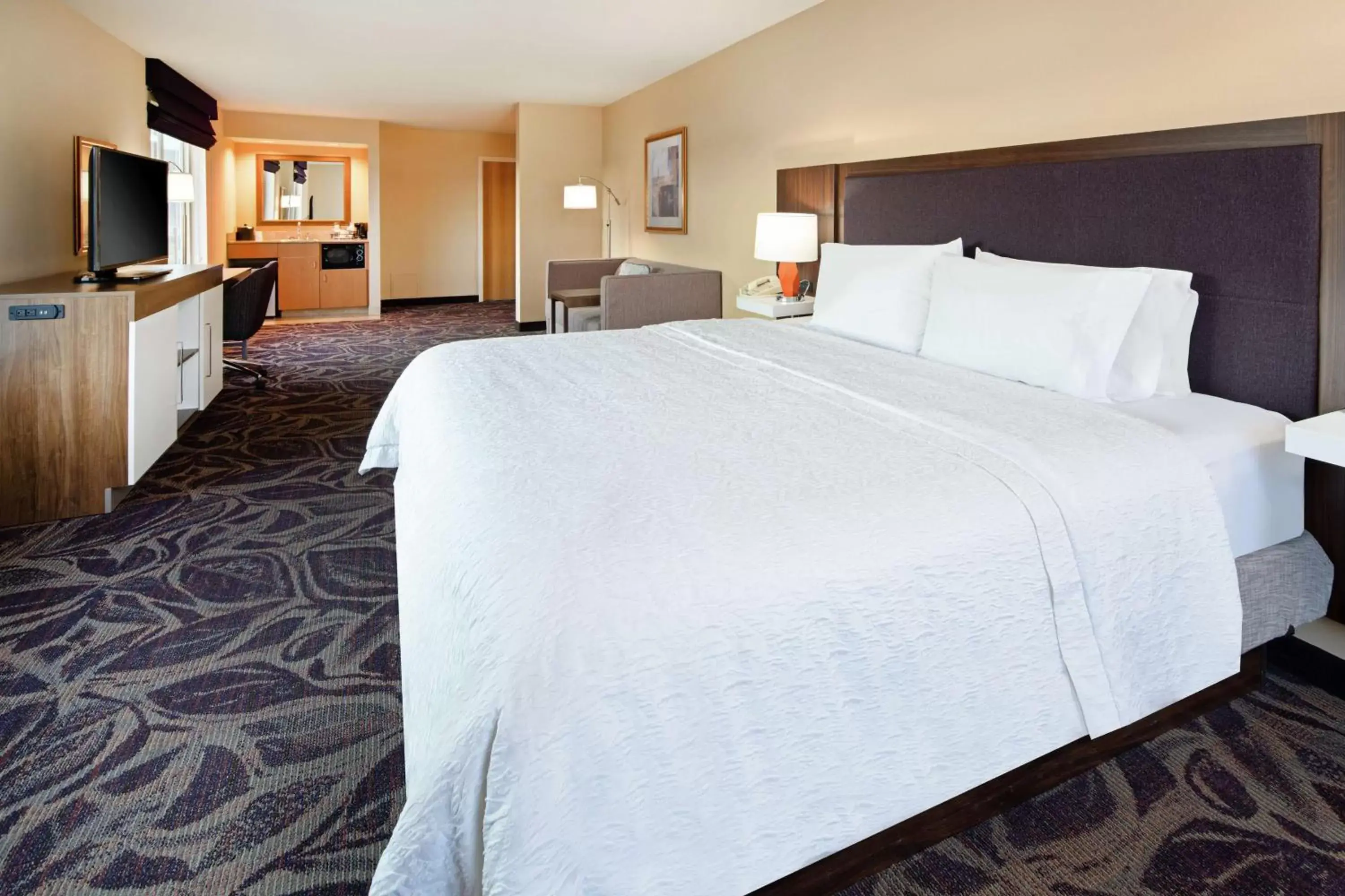 Bedroom, Bed in Hampton Inn & Suites Bremerton
