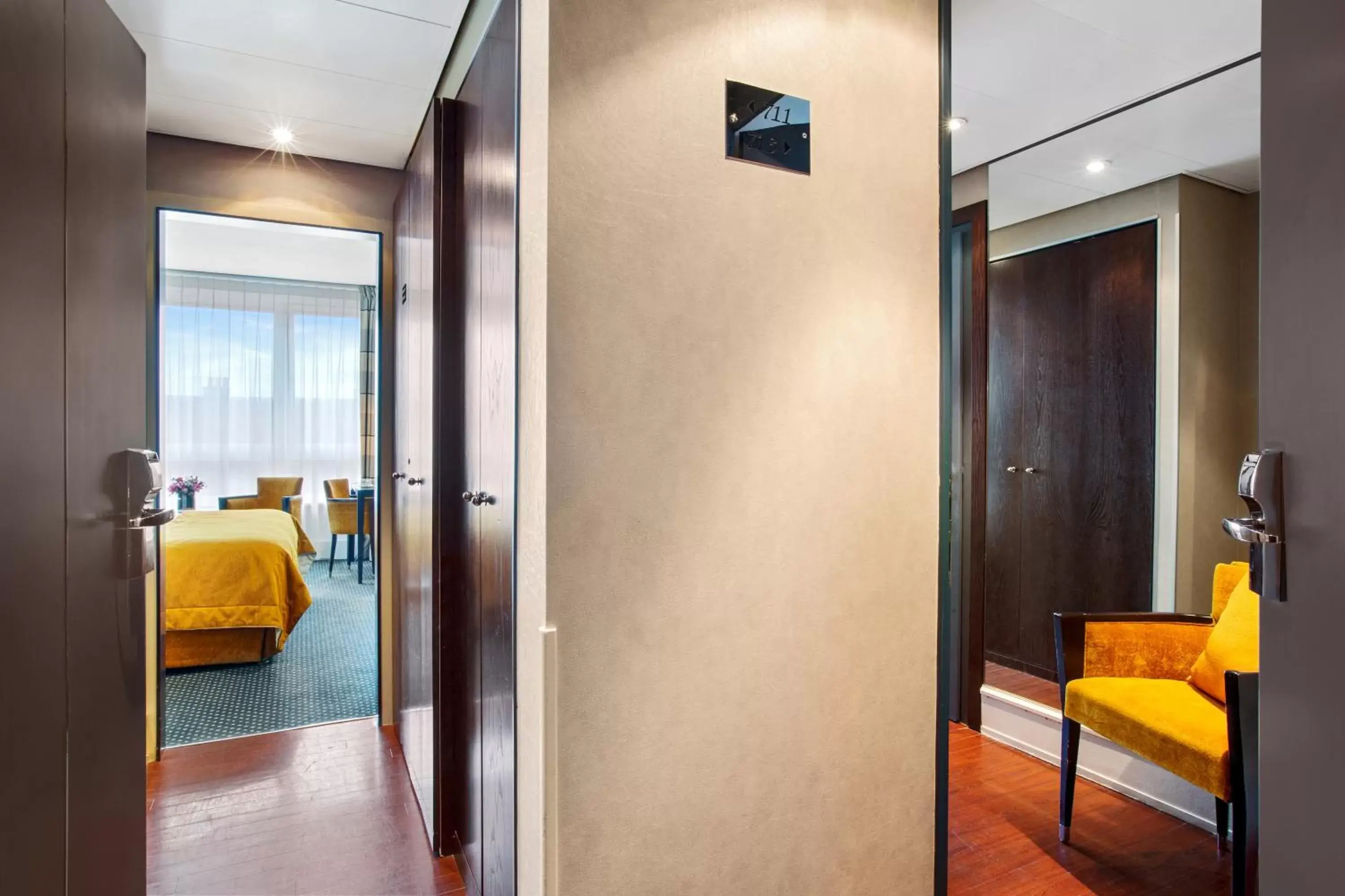 Family Room (4 Adults + 1 Child) in Auteuil Manotel Family Room (4 Adults + 1 Child) in Auteuil Manotel