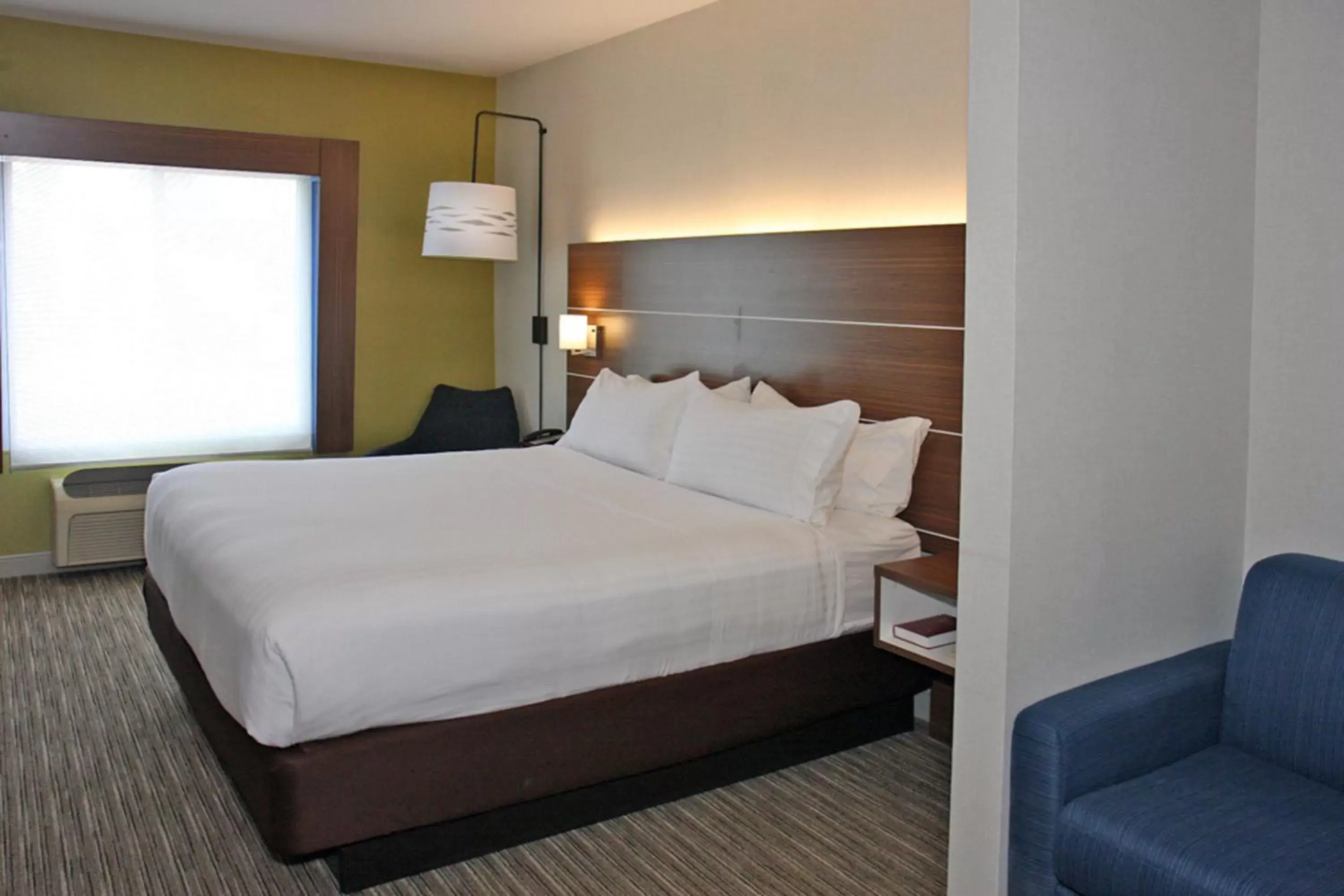 Photo of the whole room, Bed in Holiday Inn Express Branford-New Haven, an IHG Hotel