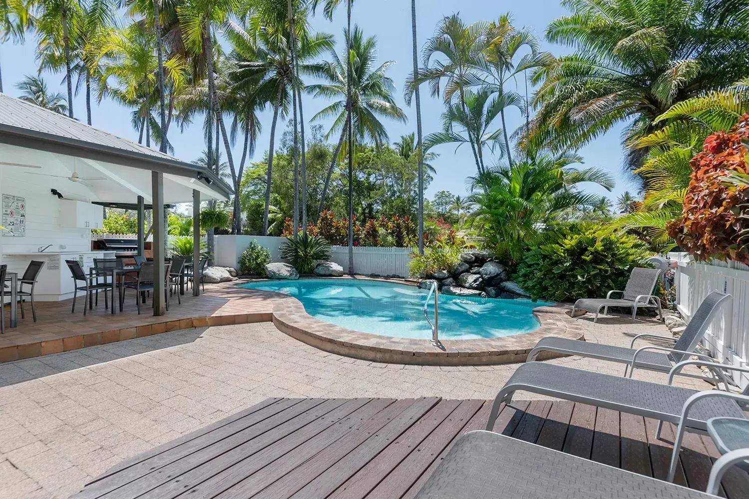 BBQ facilities, Swimming Pool in Garrick House