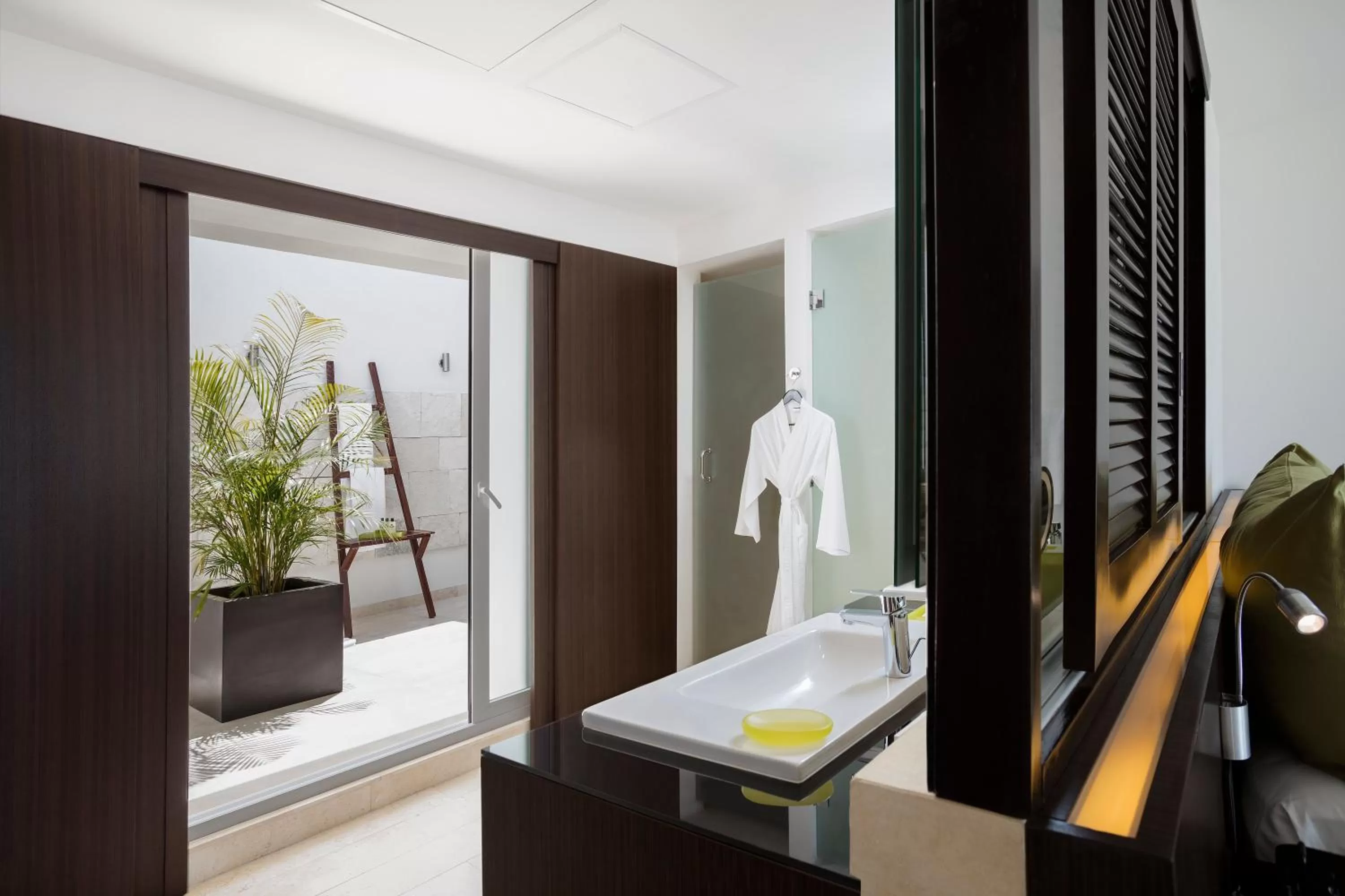 Bedroom, Bed in Presidente InterContinental Cancun Resort