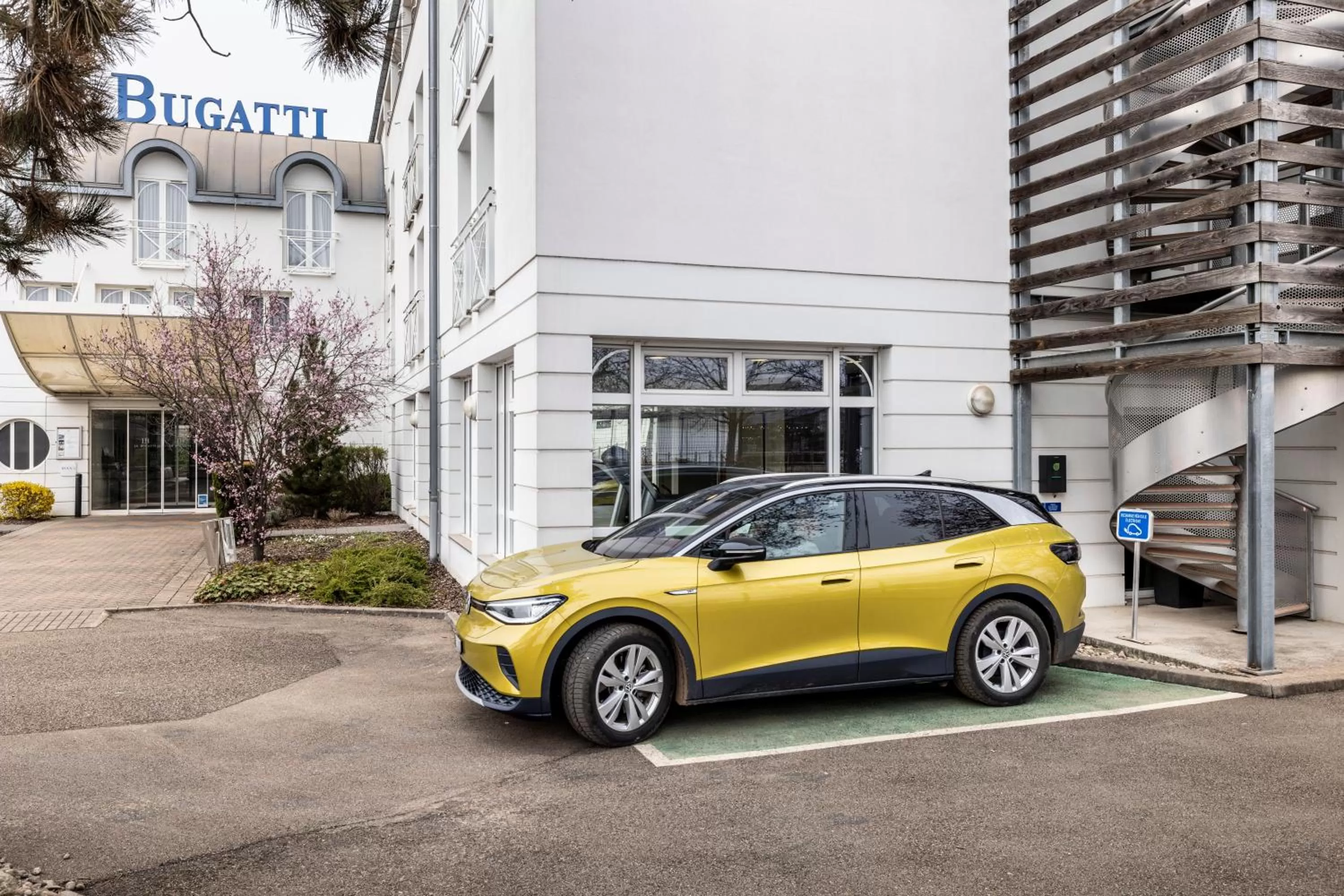 Parking in Hotel Le Bugatti