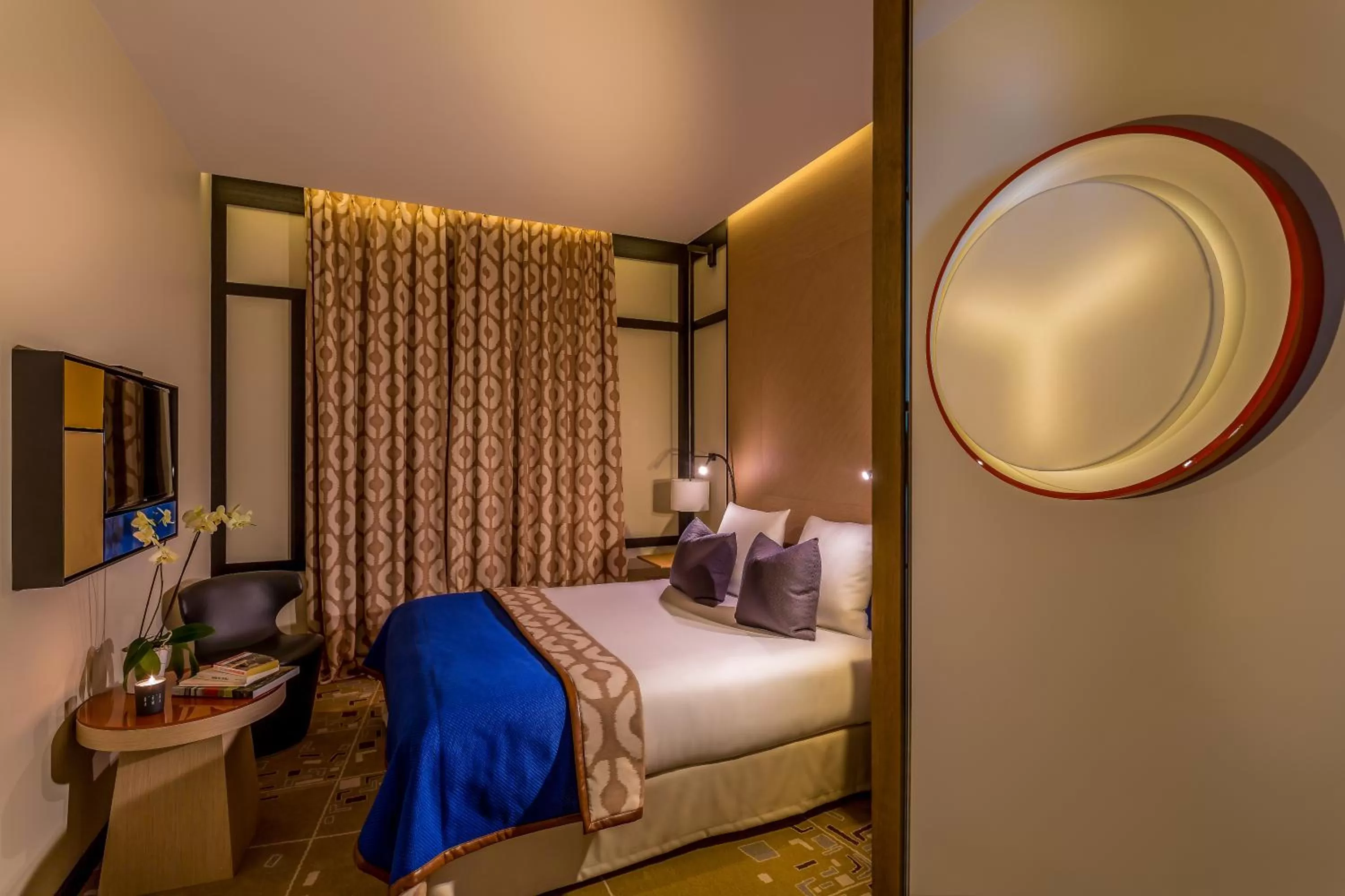 Photo of the whole room, Bed in Hôtel Bel Ami