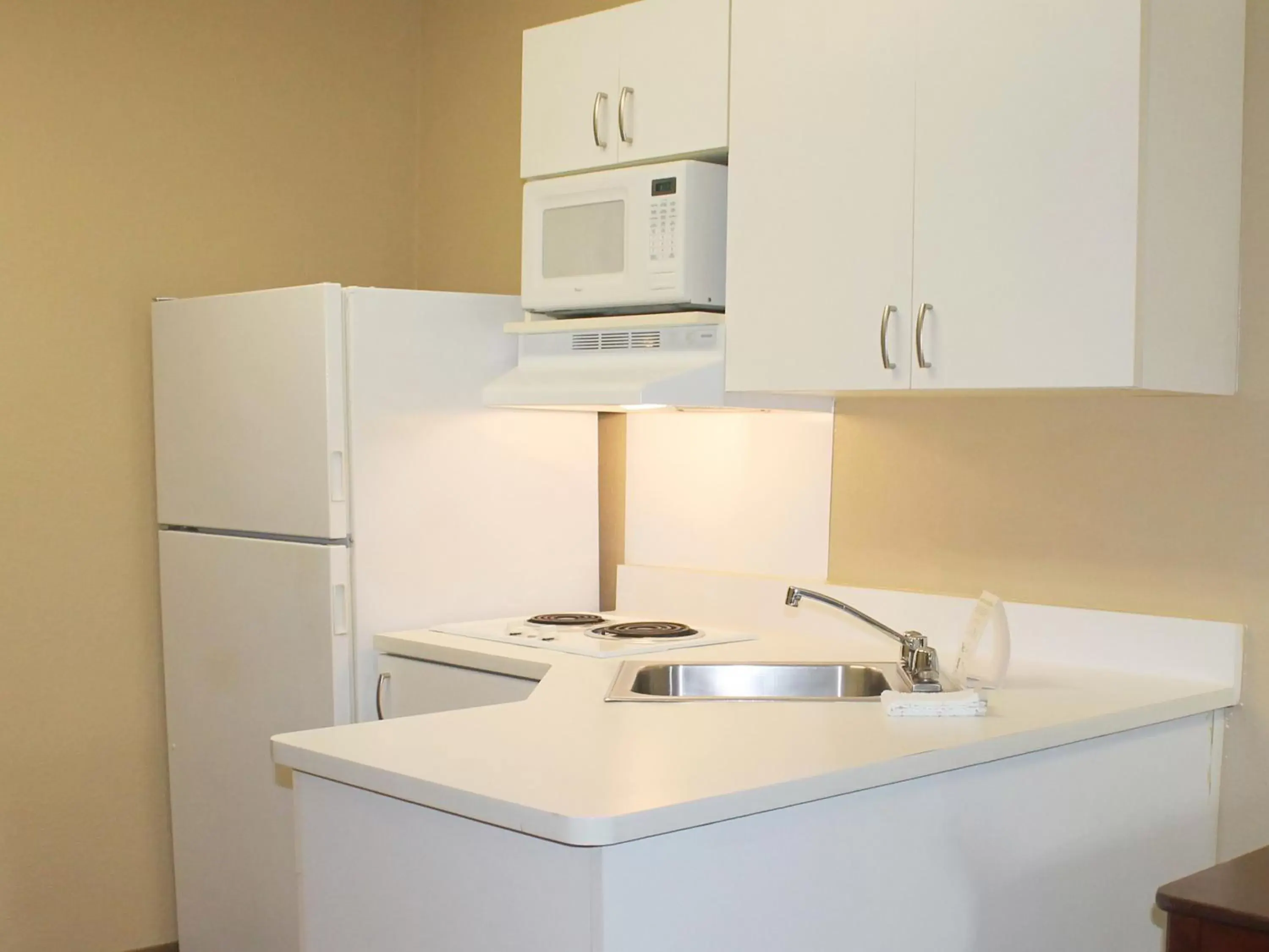Kitchen or kitchenette, Kitchen/Kitchenette in Extended Stay America Suites - Orange County - Lake Forest