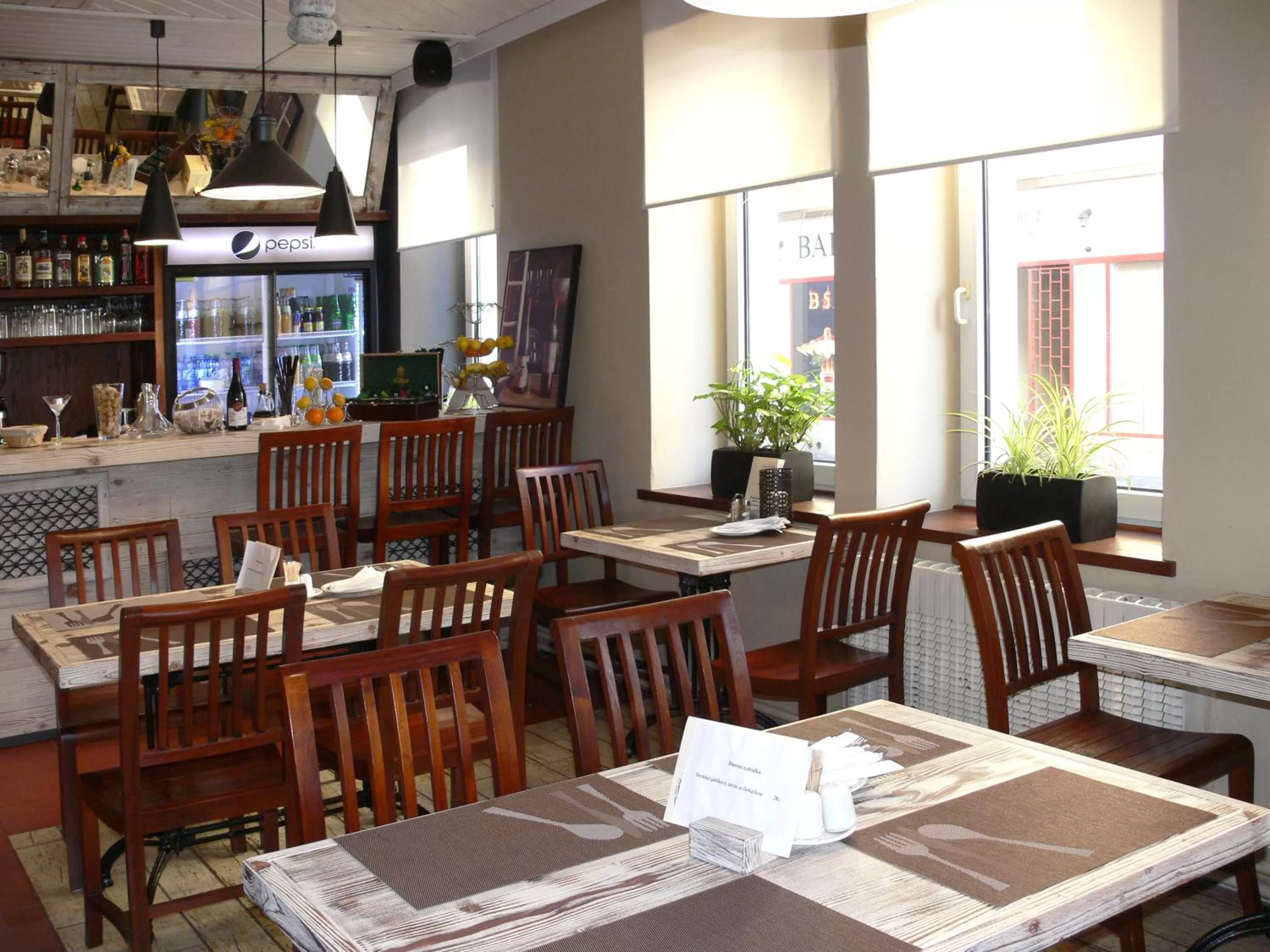 Restaurant/places to eat in Hotel Na Baste