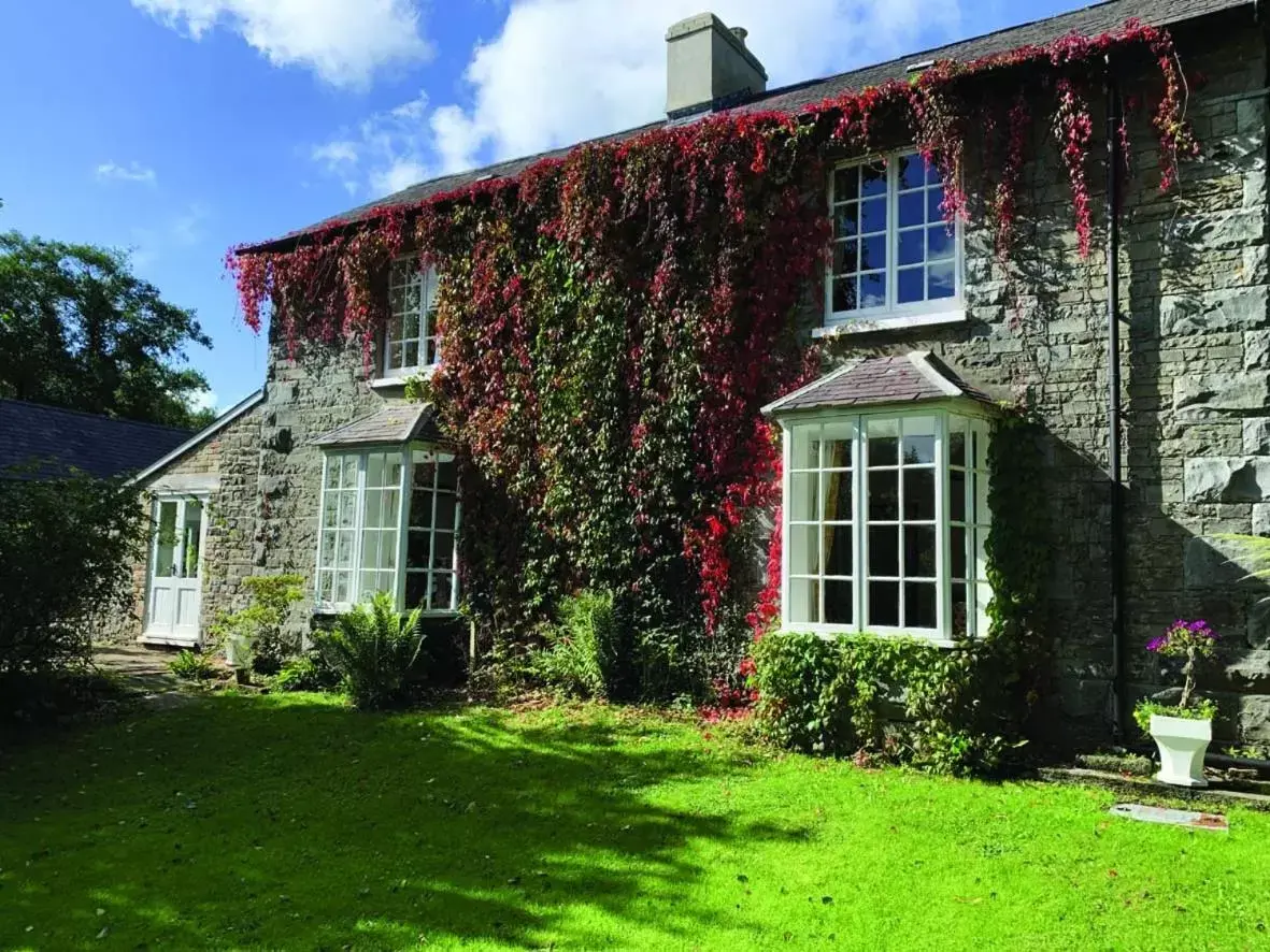 Property Building in Pontyclerc Farm House Bed and Breakfast