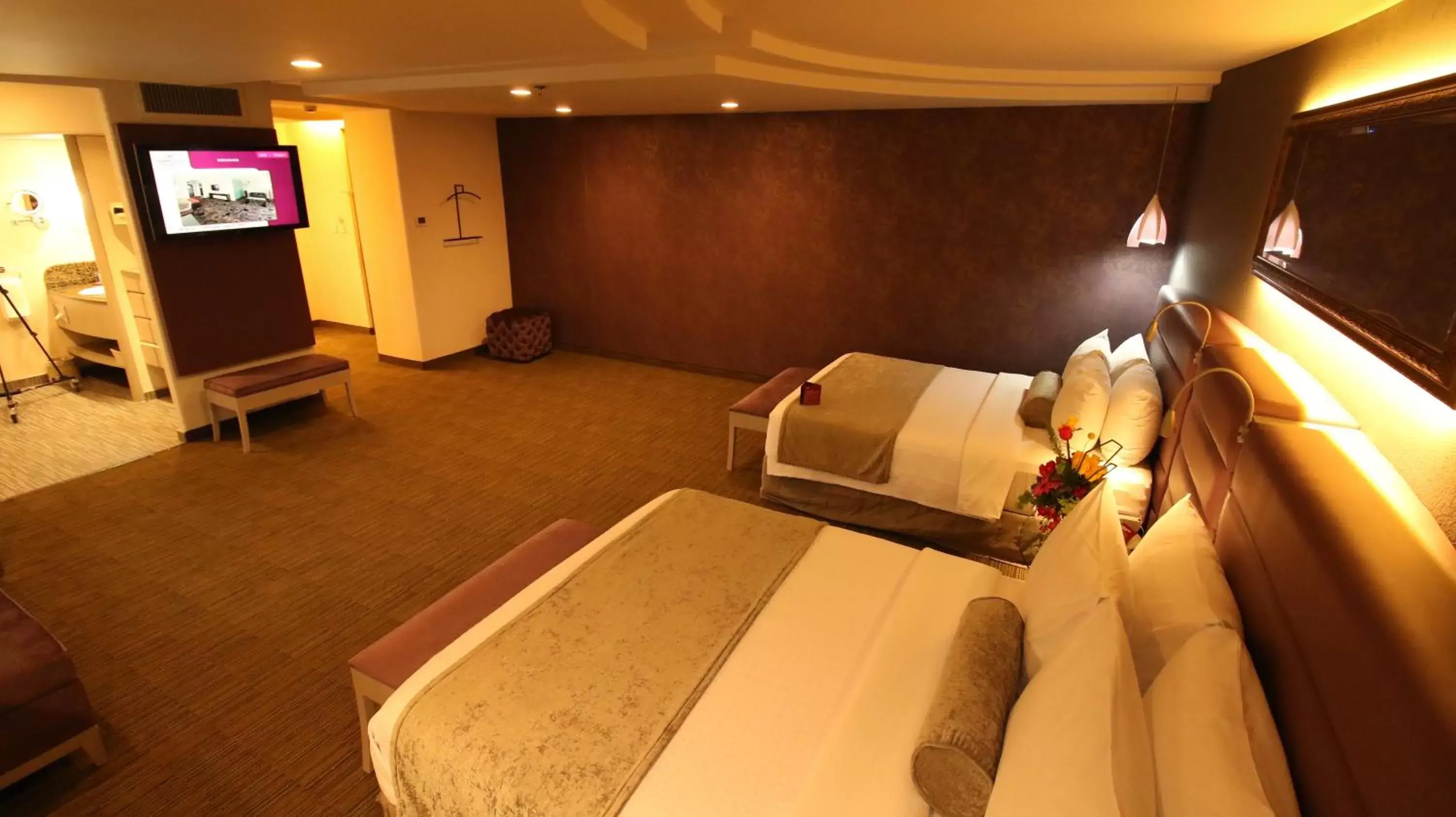 Bedroom, Bed in Crowne Plaza Toluca - Lancaster by IHG Bedroom, Bed in Crowne Plaza Toluca - Lancaster by IHG