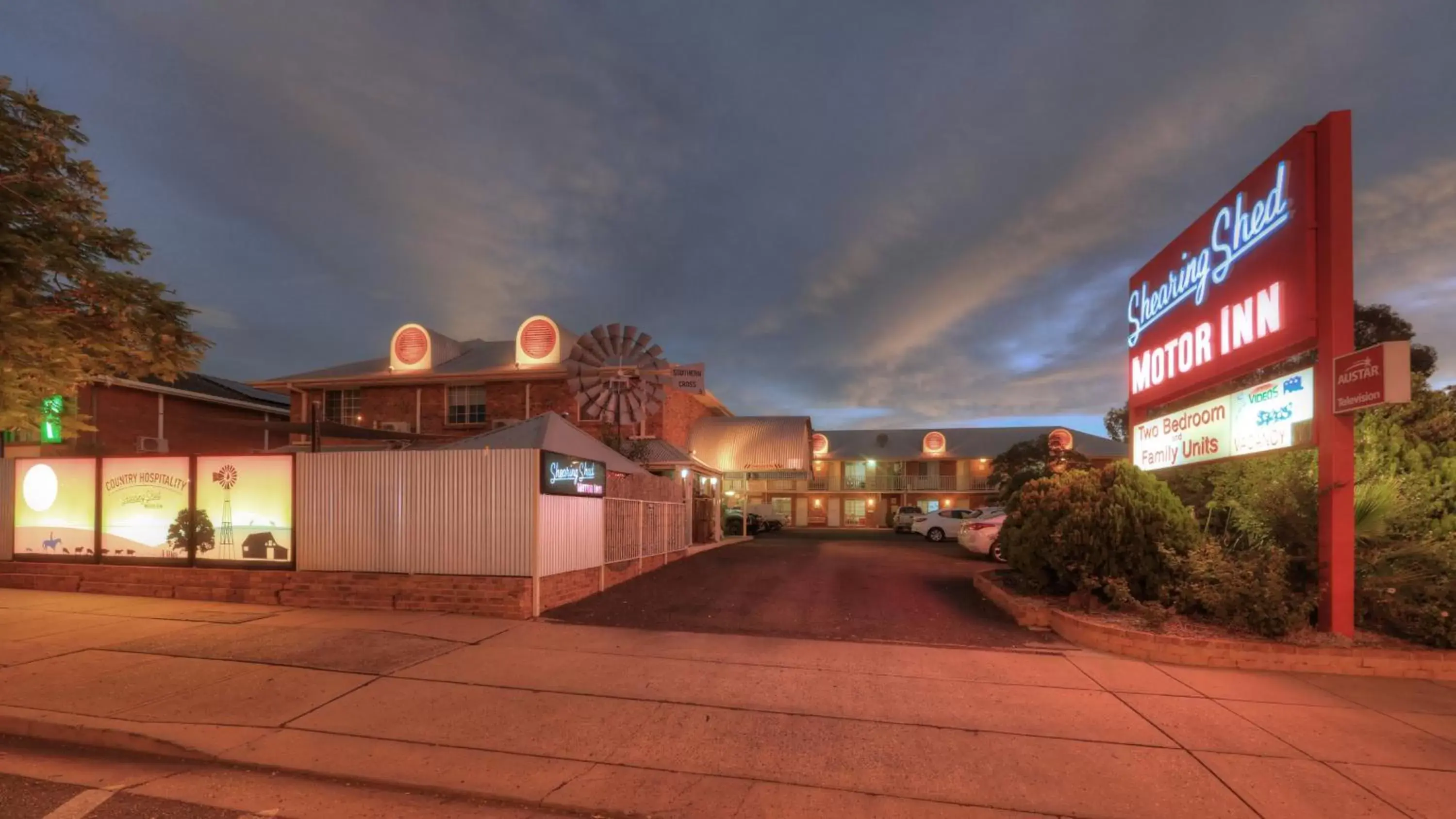 Street view, Property Building in Shearing Shed Motor Inn