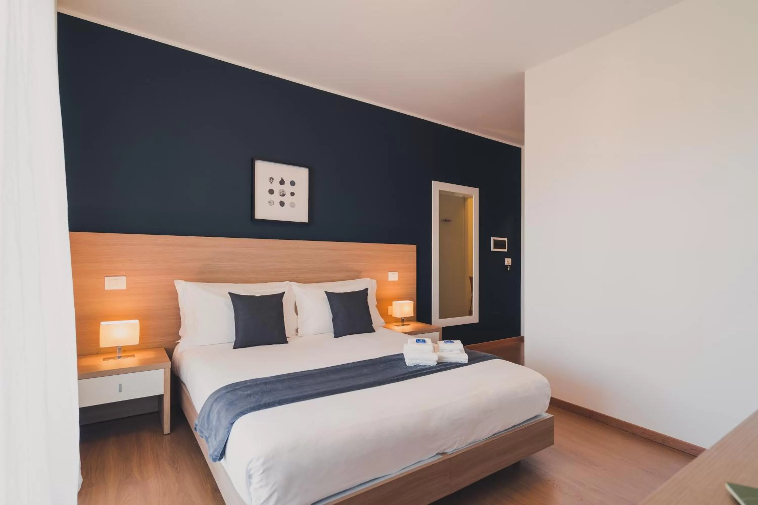 Photo of the whole room, Bed in Trip Room & Breakfast